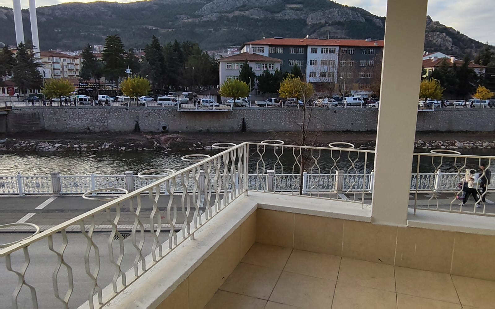 55 EVLERDE IRMAK KENARI MANZARALI KİRALIK 2+1