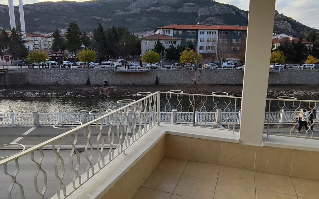 55 EVLERDE IRMAK KENARI MANZARALI KİRALIK 2+1