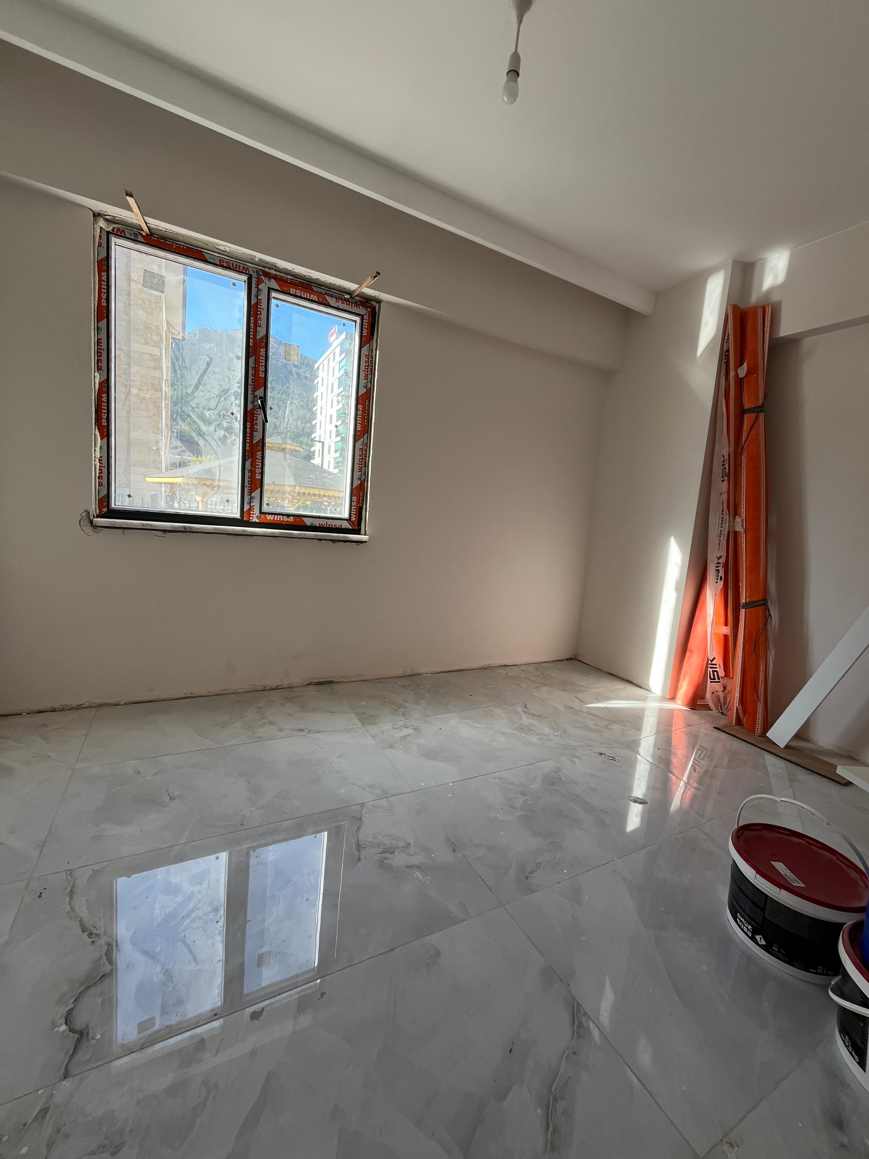 GÖLLÜ BAĞLARINDA YATIRIM FIRSATI! GENİŞ VE FERAH 1+1 DAİRE