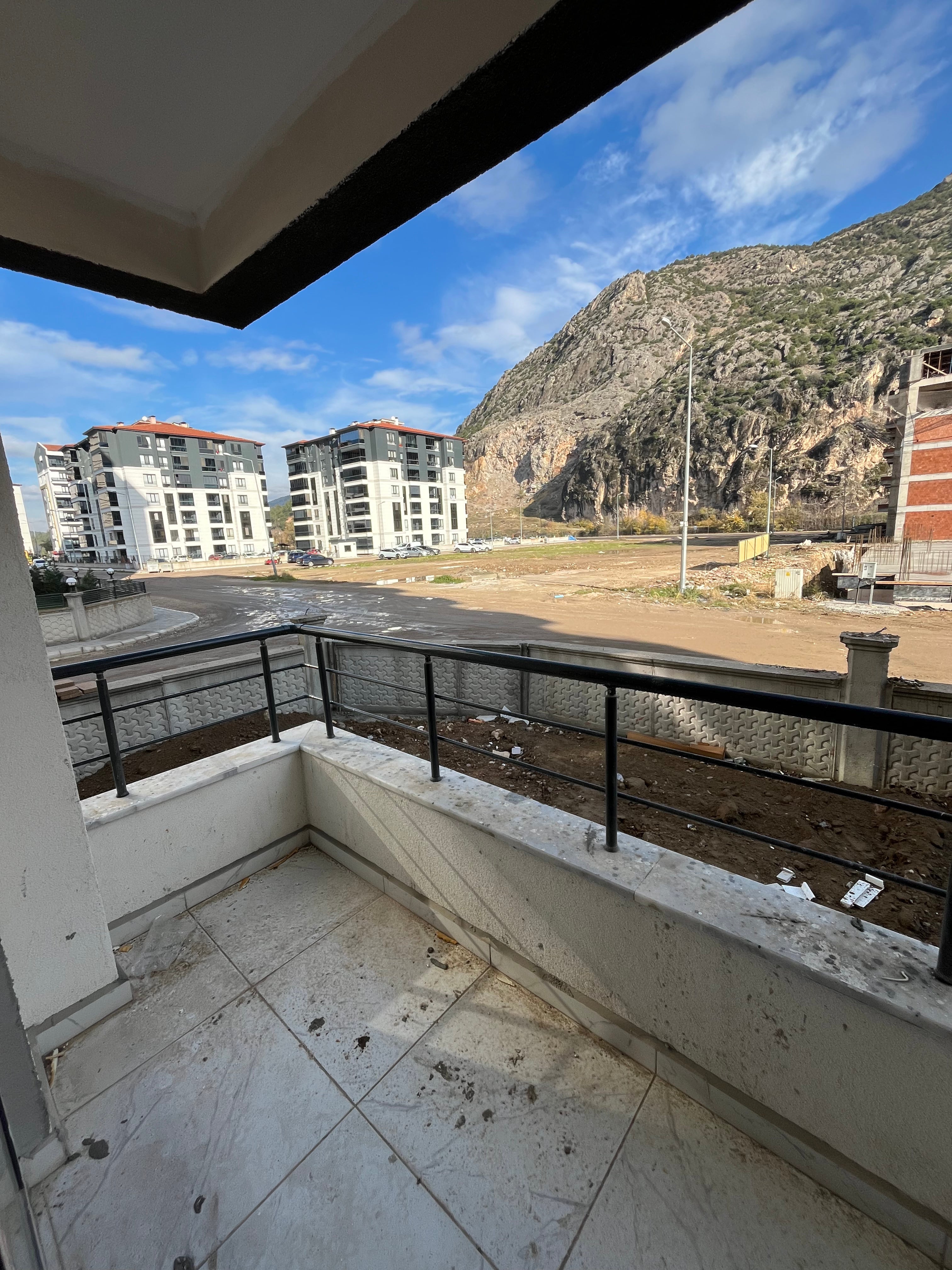 GÖLLÜ BAĞLARINDA YATIRIM FIRSATI! GENİŞ VE FERAH 1+1 DAİRE