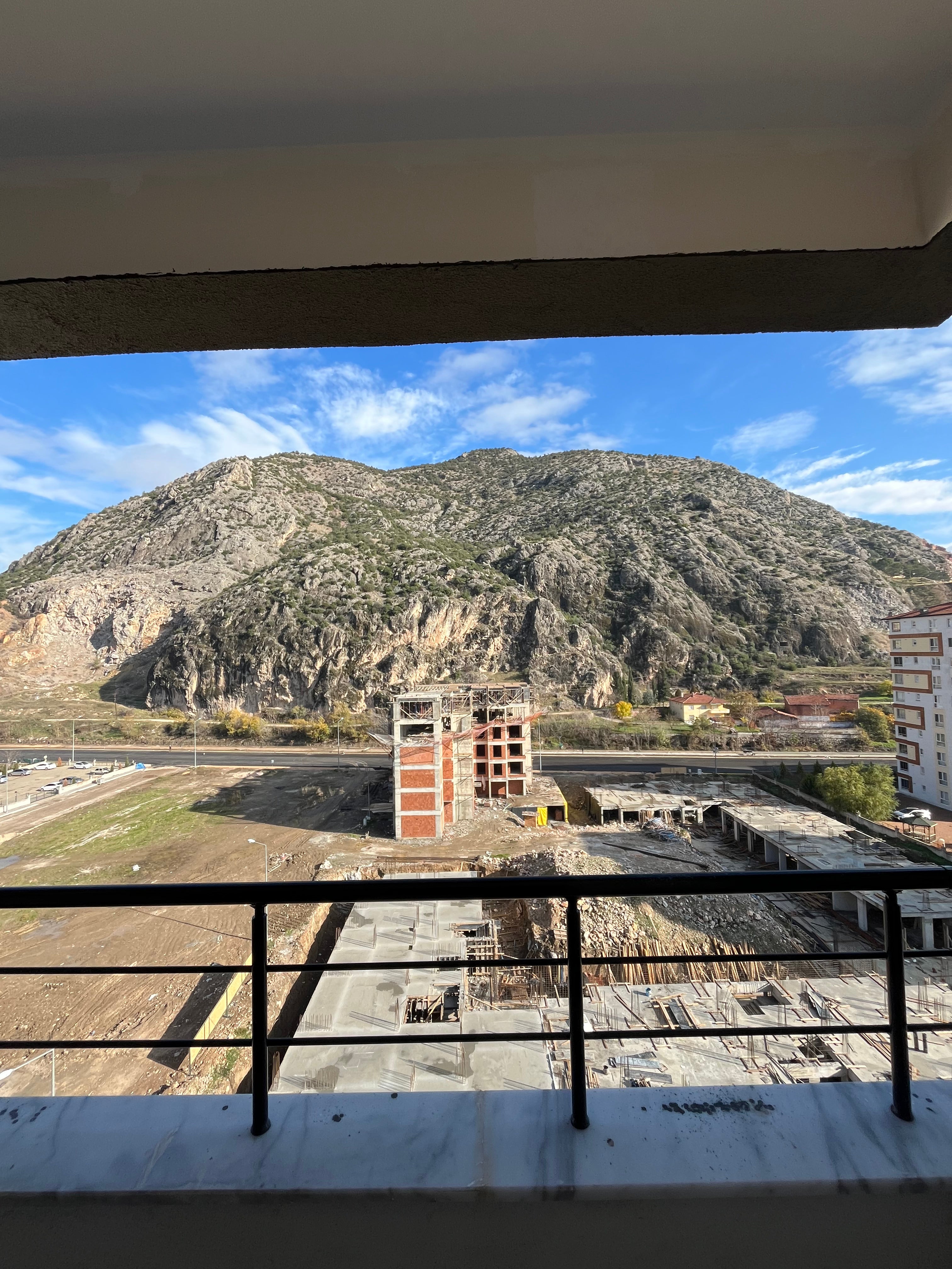 GÖLLÜ BAĞLARINDA YATIRIM FIRSATI! 2025 YAPIMI GENİŞ 1+1 DAİRE