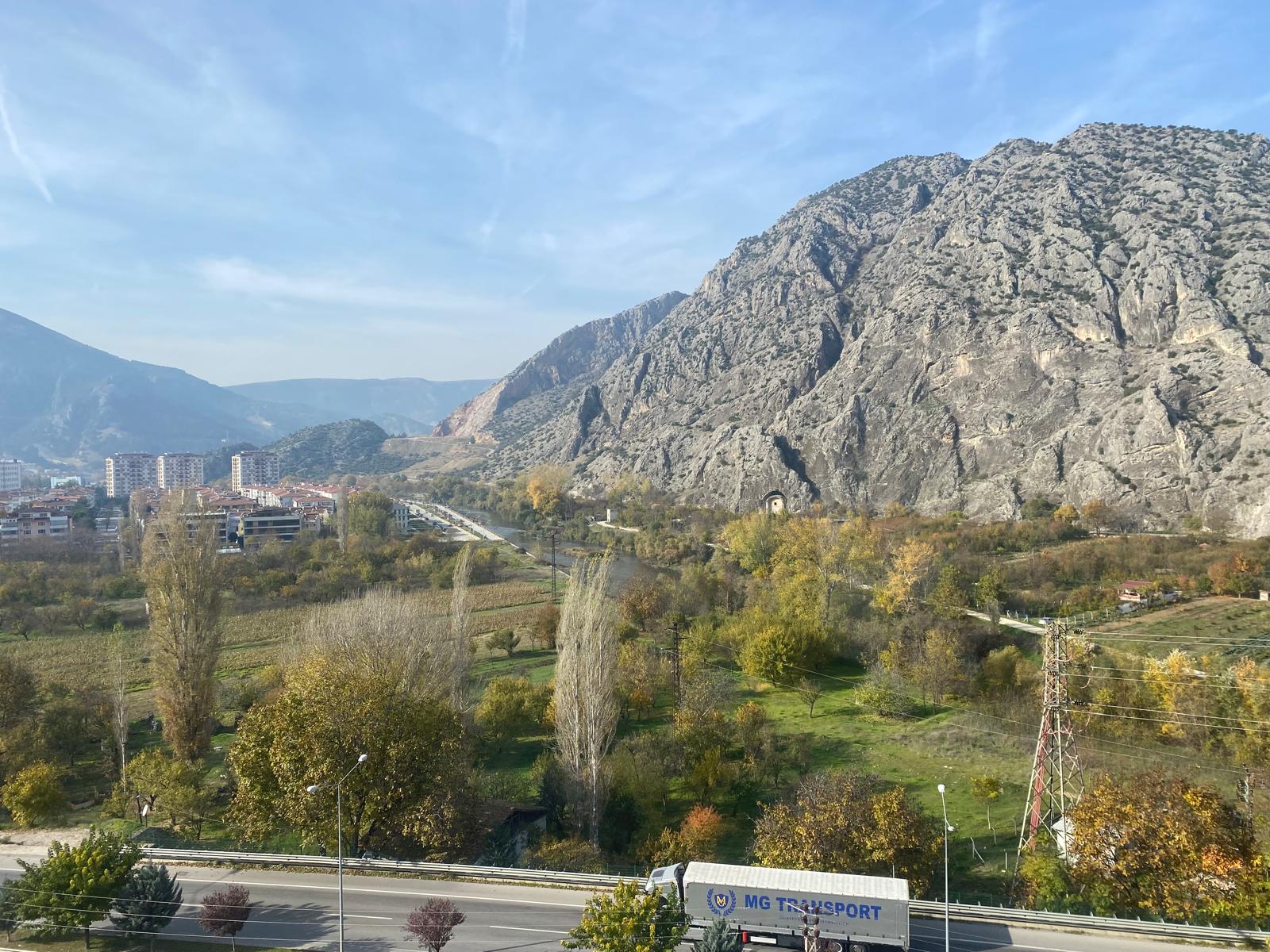 ZİYARET AYNALI MAĞARA ALTI IRMAK KENARI YAN YANA SATILIK ARSA TAKASA AÇIK