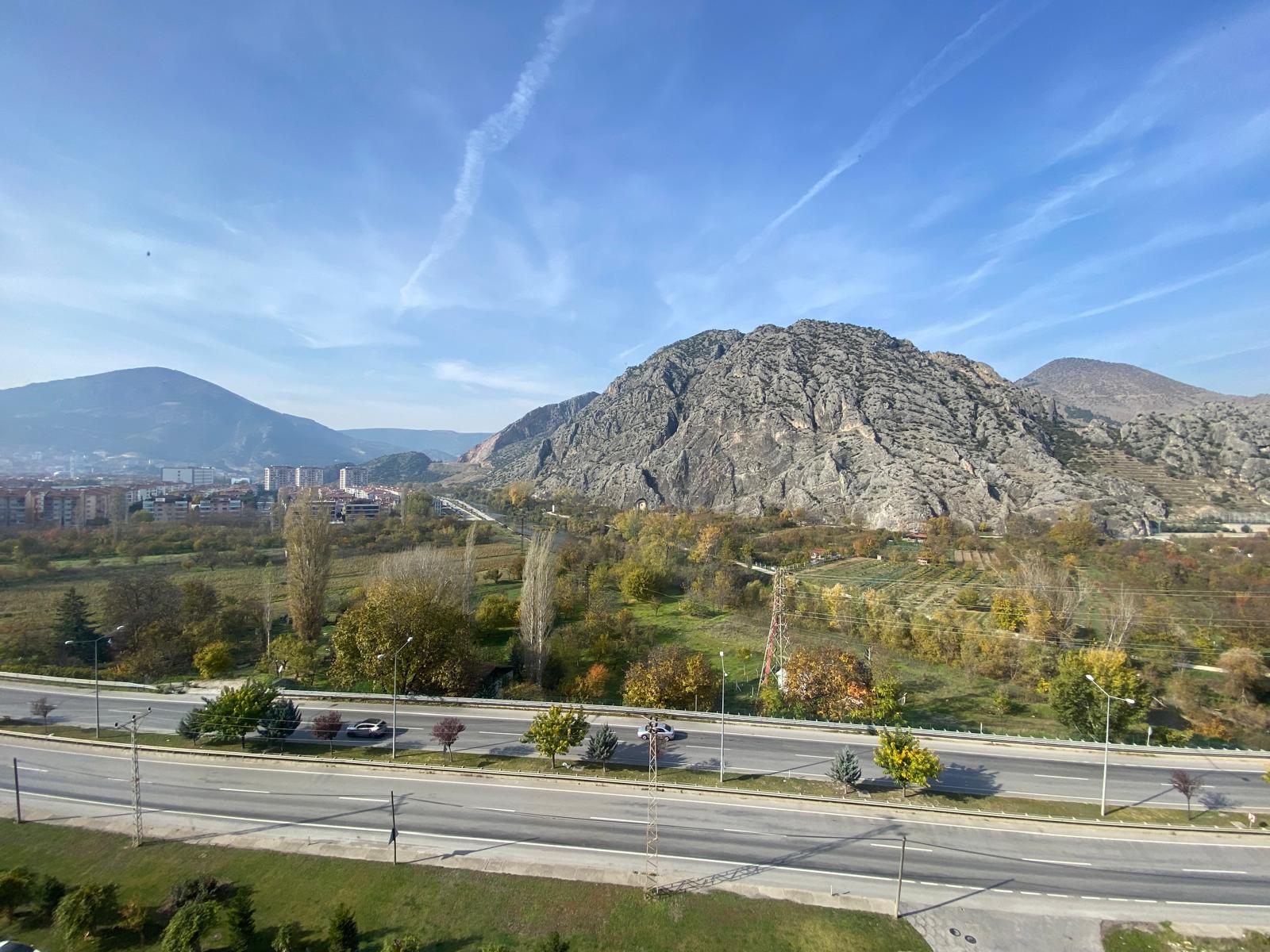 ZİYARET AYNALI MAĞARA ALTI IRMAK KENARI YAN YANA SATILIK ARSA TAKASA AÇIK