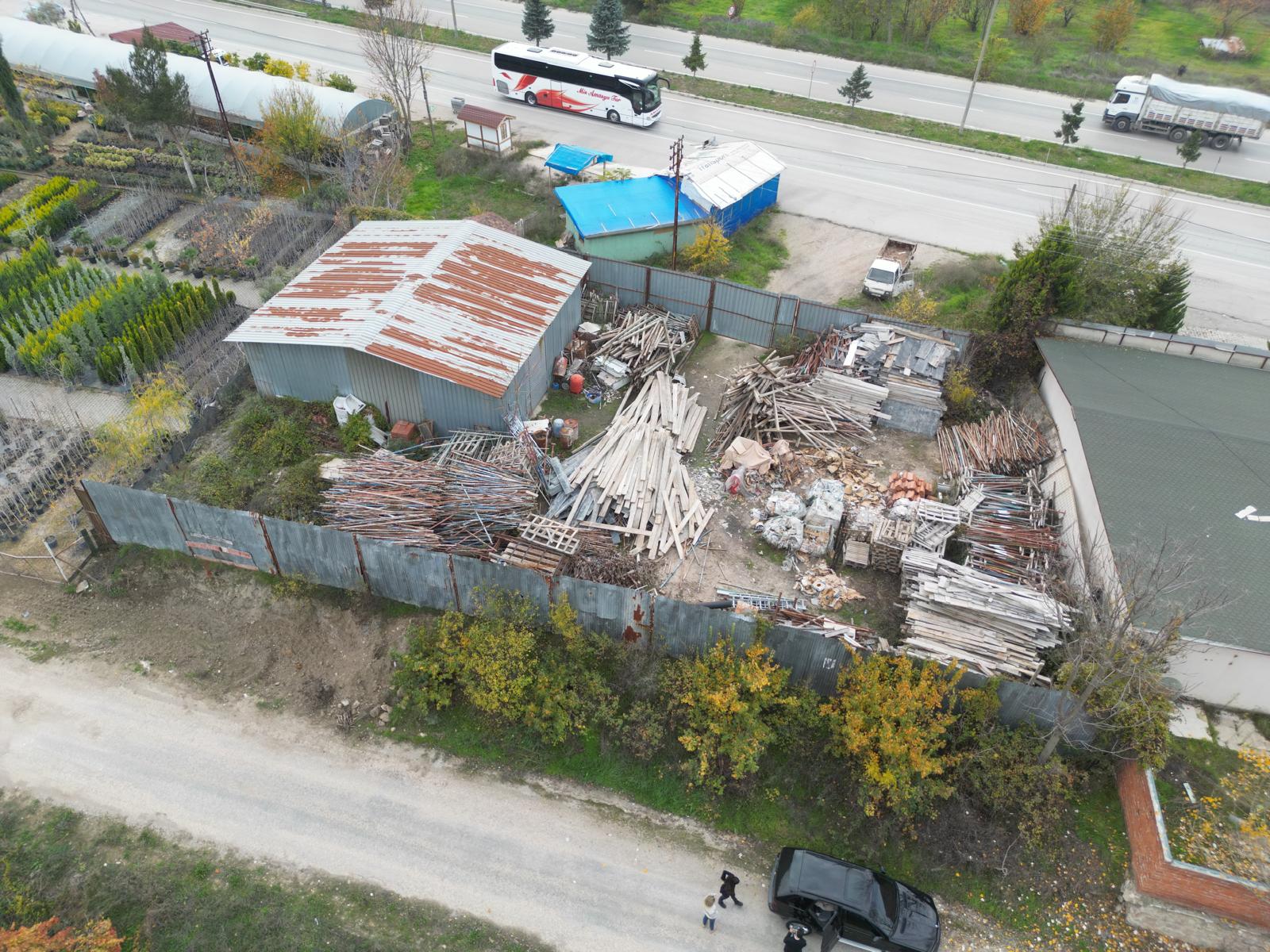 GÖLLÜDE TAKASA AÇIK ANA CADDE KENARI 887 METREKARE YATIRIM FIRSATI