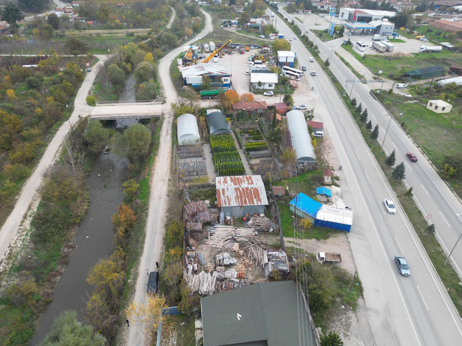 GÖLLÜDE TAKASA AÇIK ANA CADDE KENARI 887 METREKARE YATIRIM FIRSATI