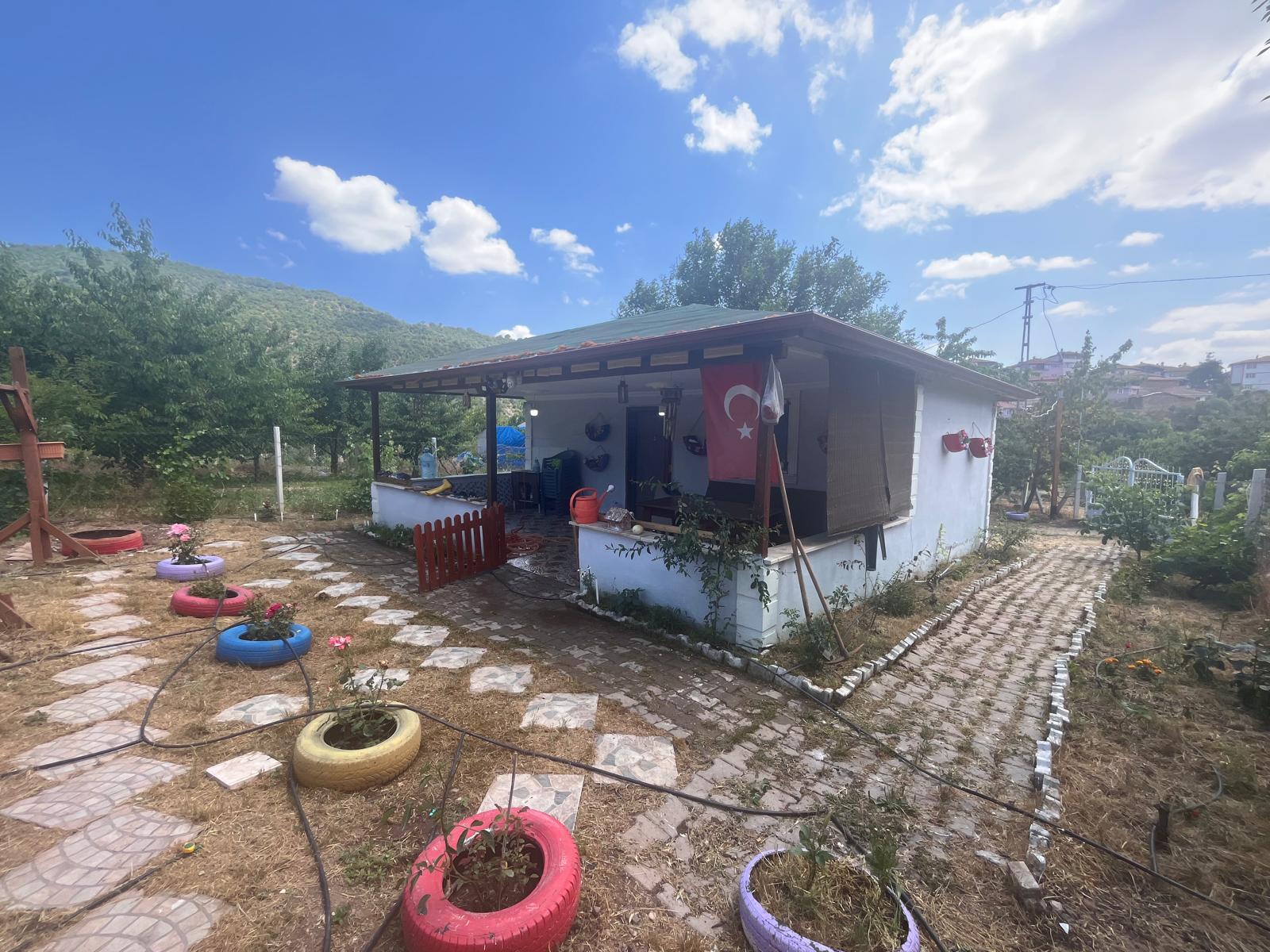 AYDINLIK KÖYÜ'NDE DOĞAYLA İÇİÇE BAHÇELİ MÜSTAKİL EV