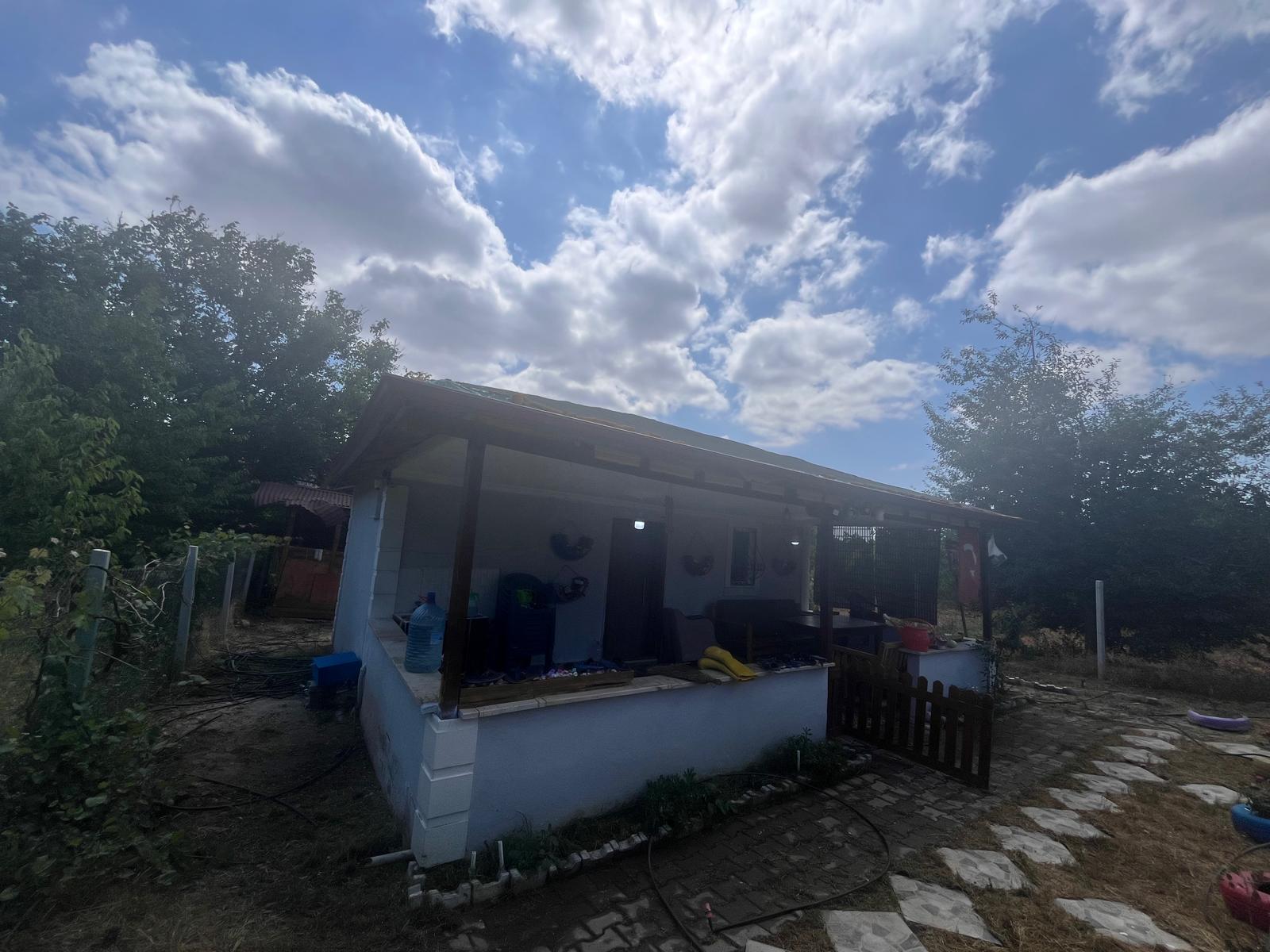 AYDINLIK KÖYÜ'NDE DOĞAYLA İÇİÇE BAHÇELİ MÜSTAKİL EV