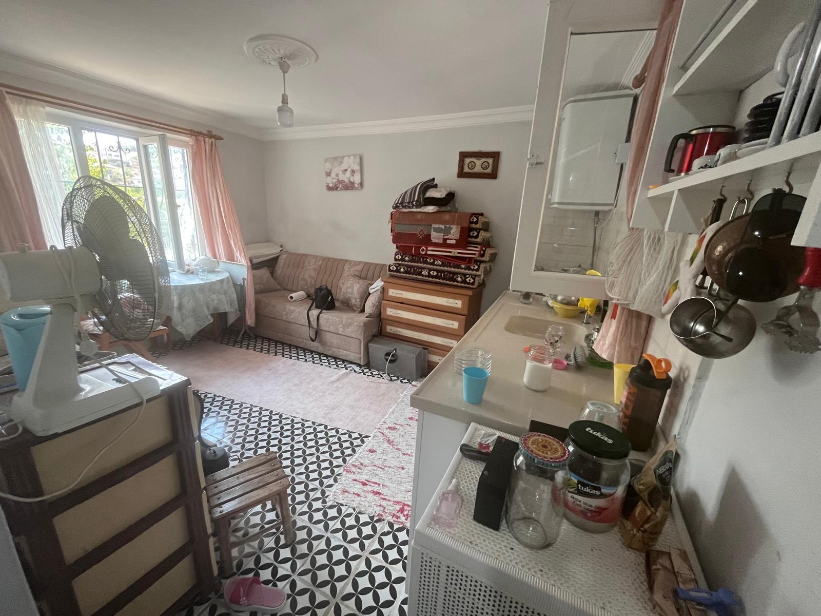 AYDINLIK KÖYÜ'NDE DOĞAYLA İÇİÇE BAHÇELİ MÜSTAKİL EV