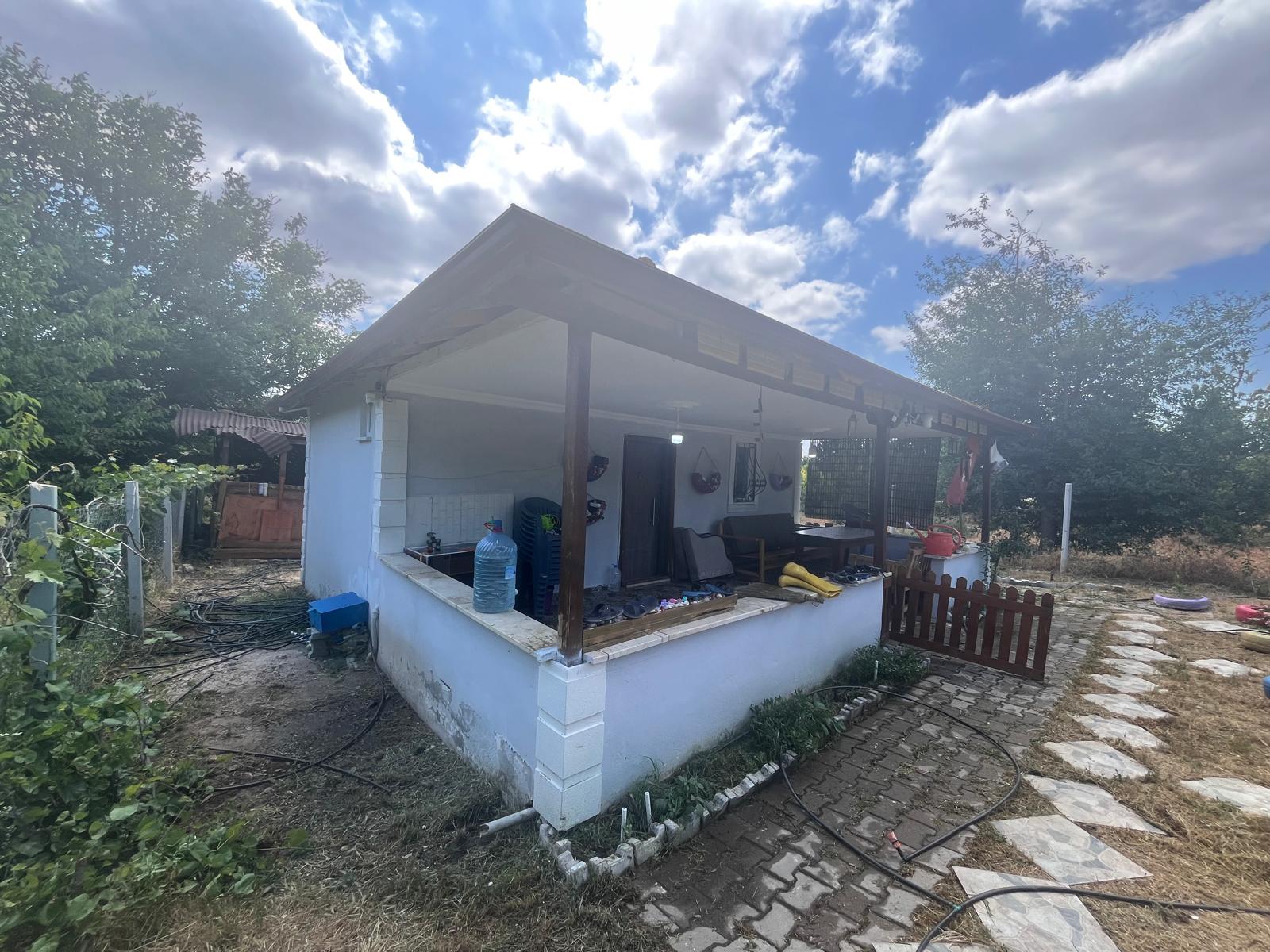 AYDINLIK KÖYÜ'NDE DOĞAYLA İÇİÇE BAHÇELİ MÜSTAKİL EV