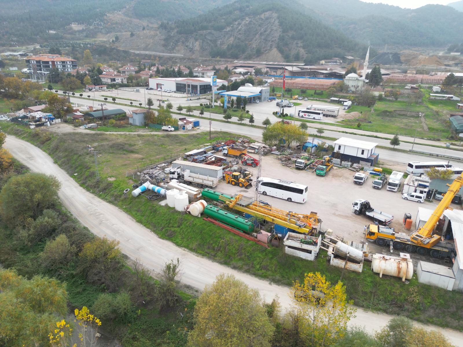 GÖLLÜ ANAYOLDA 1/4 ve tam HİSSELİ TAKASA AÇIK YATIRIMLIK 2 ARSA