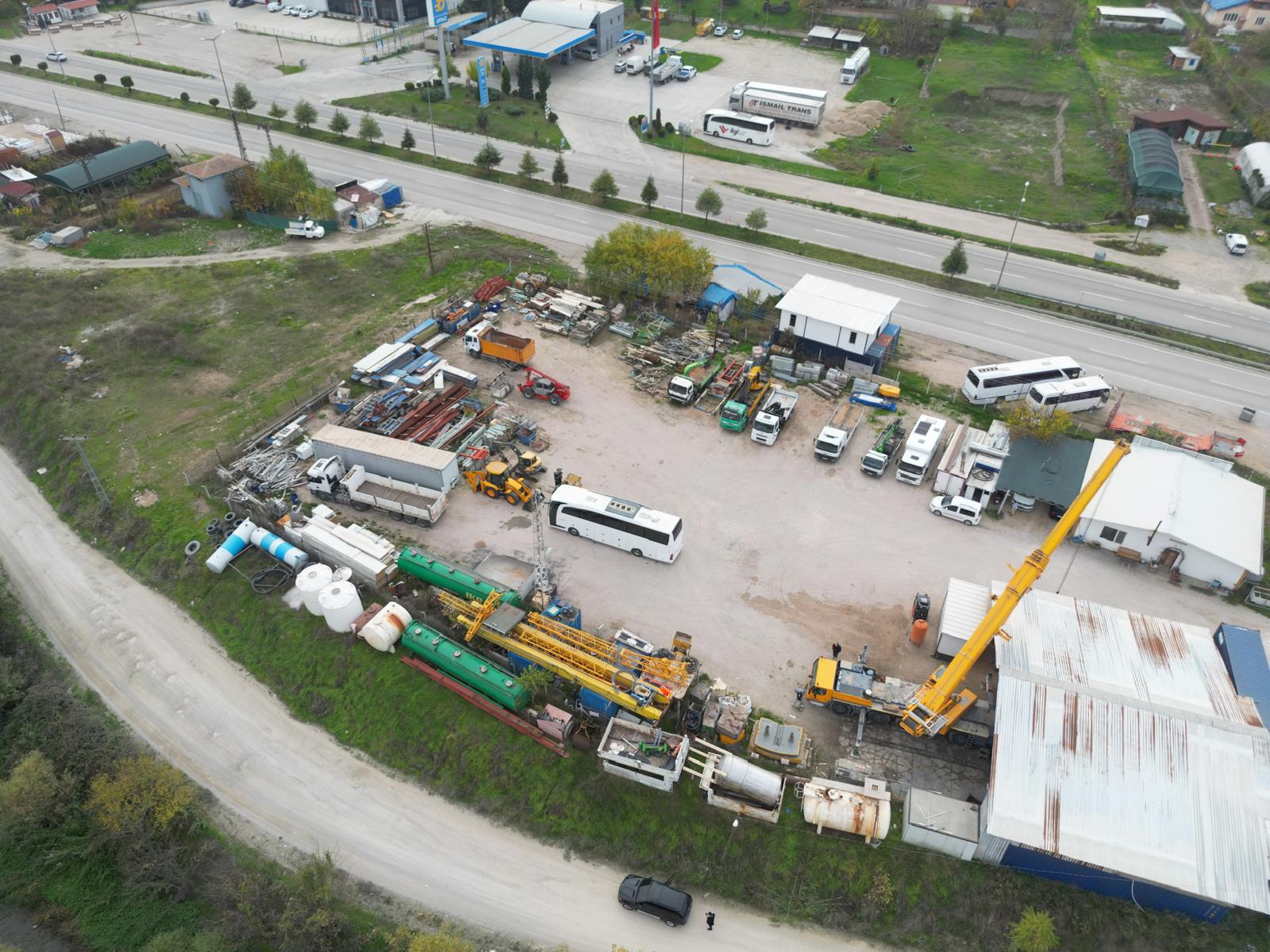 GÖLLÜ ANAYOLDA 1/4 ve tam HİSSELİ TAKASA AÇIK YATIRIMLIK 2 ARSA