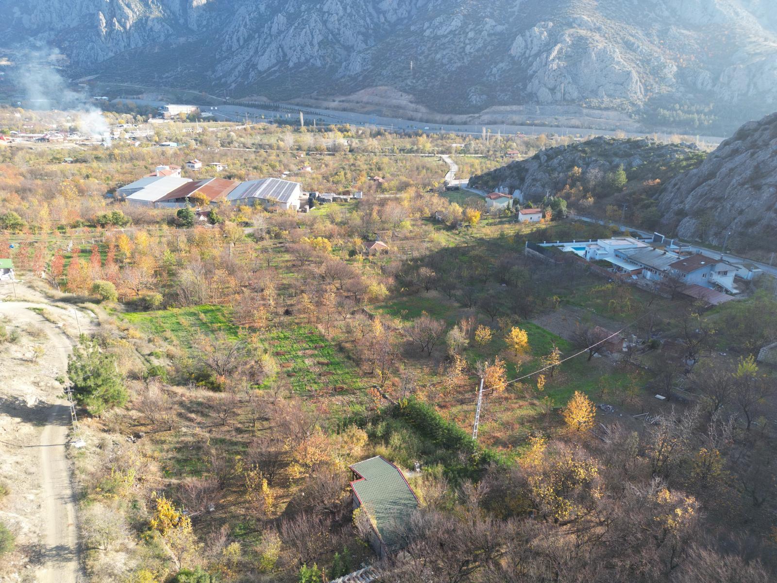 ZİYERE AYANLARDA TAKASA AÇIK SATILIK 511 METREKARE BAHÇELİ EV