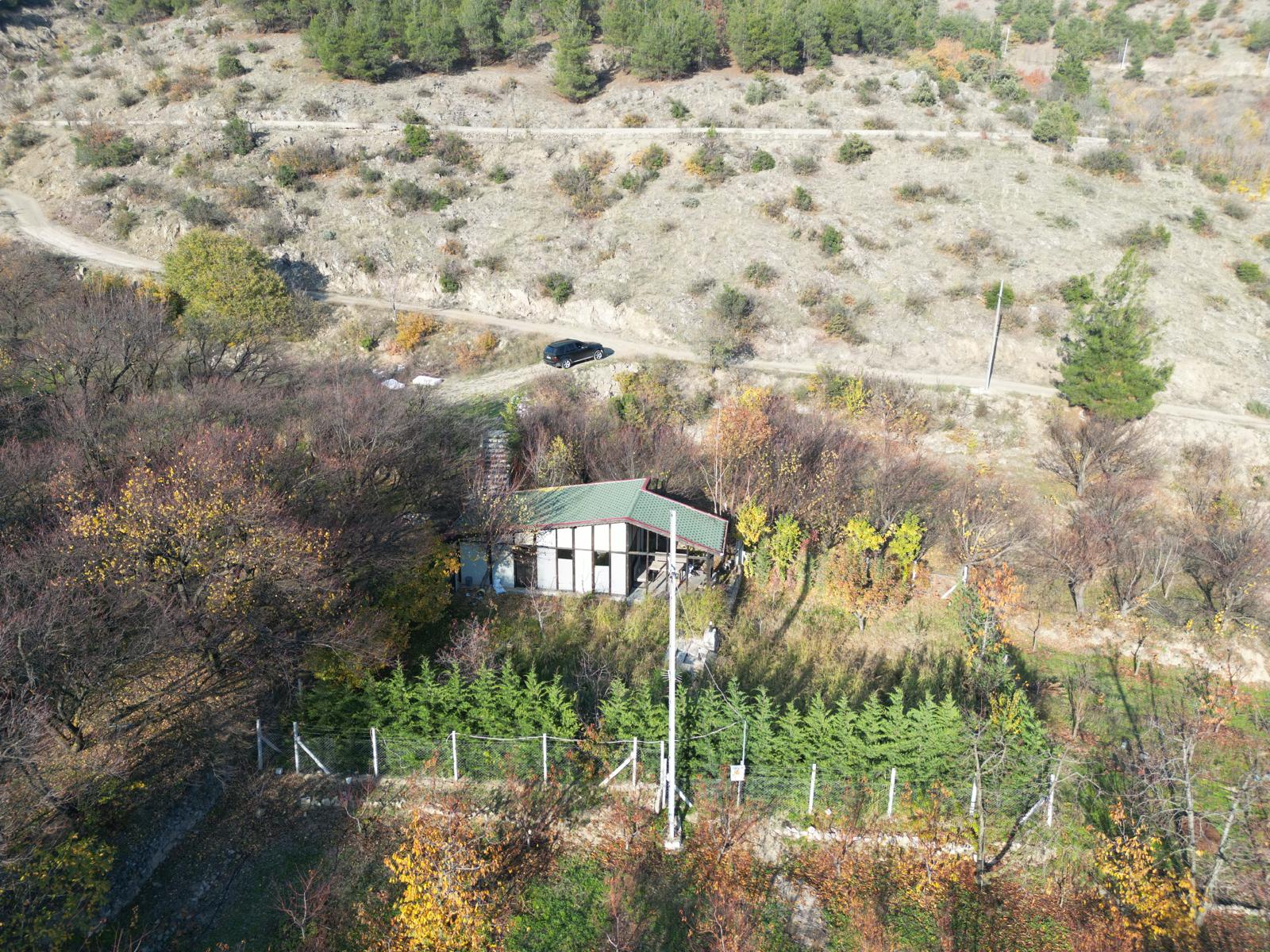 ZİYERE AYANLARDA TAKASA AÇIK SATILIK 511 METREKARE BAHÇELİ EV