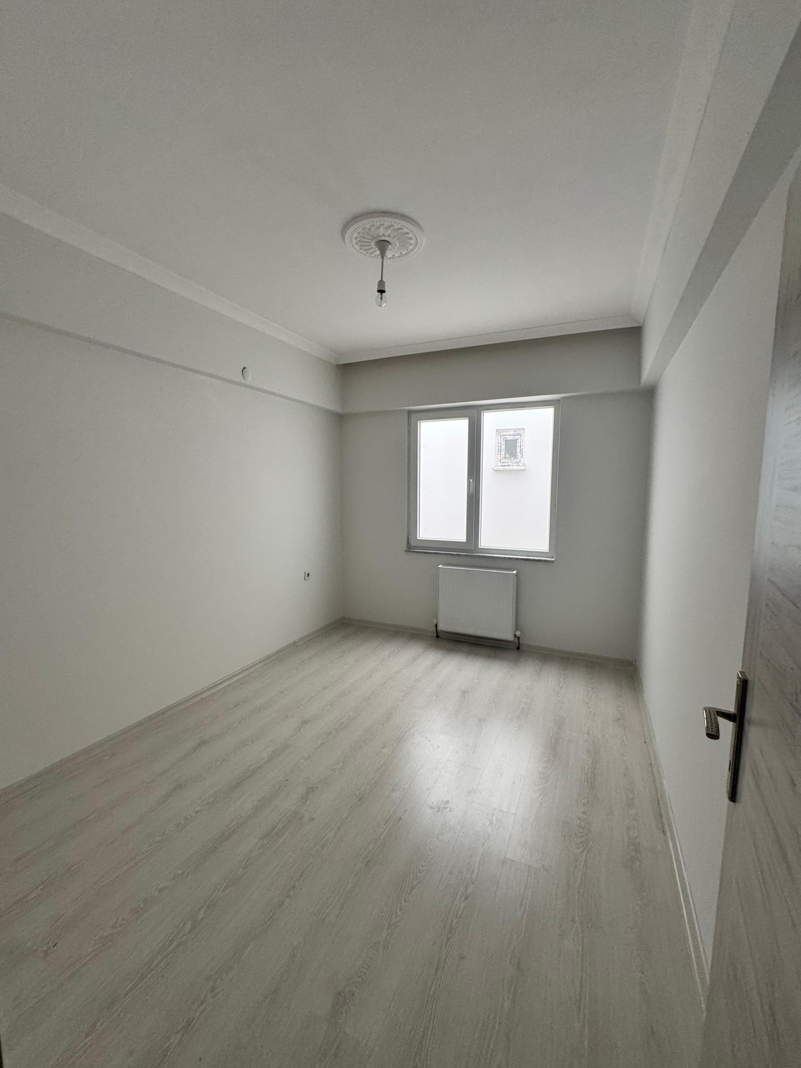 MARKA'DAN AKBİLEKTE SATILIK 2+0 DAİRE (KONUM GÜZEL)