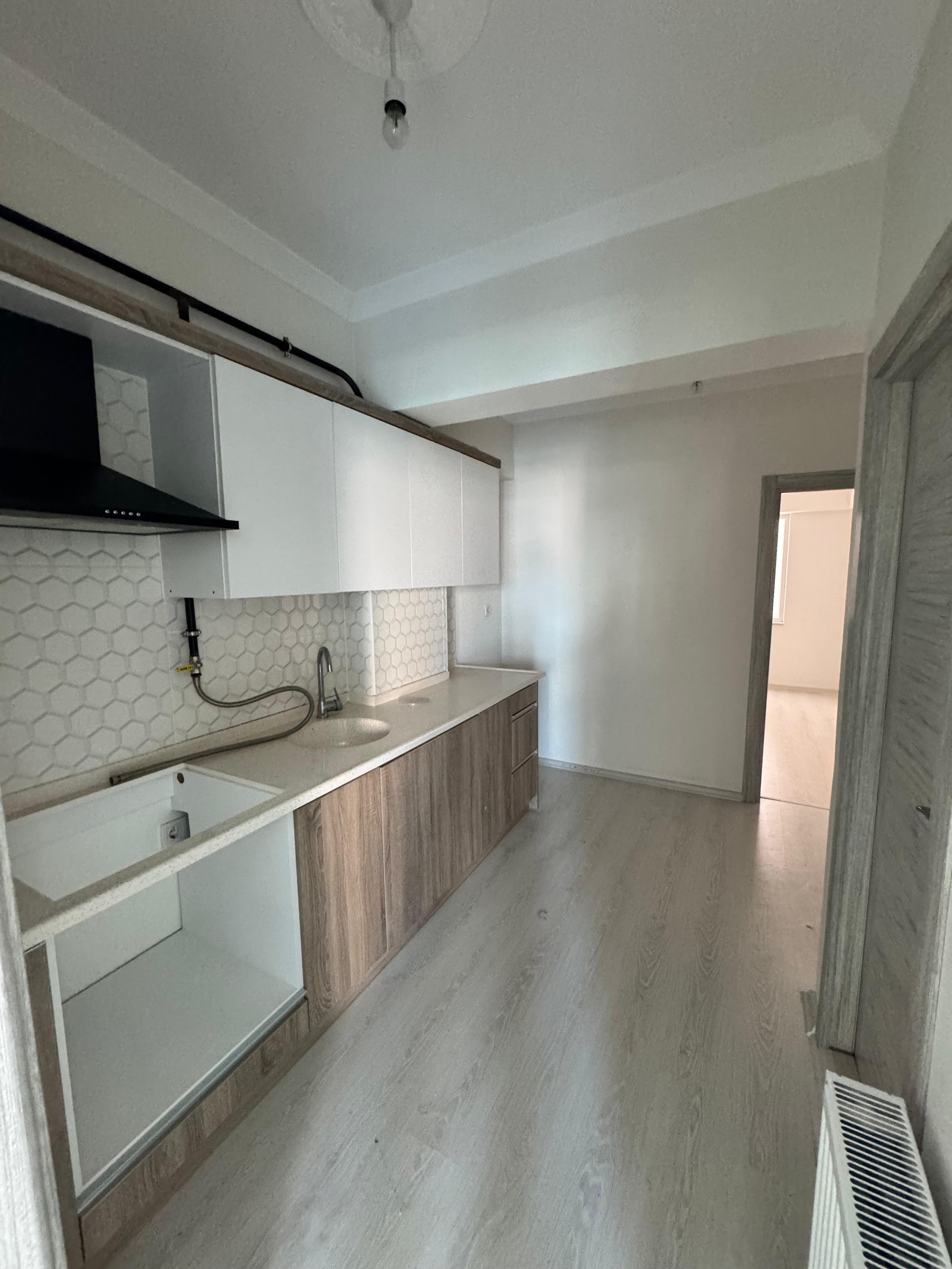 MARKA'DAN AKBİLEKTE SATILIK 2+0 DAİRE (KONUM GÜZEL)