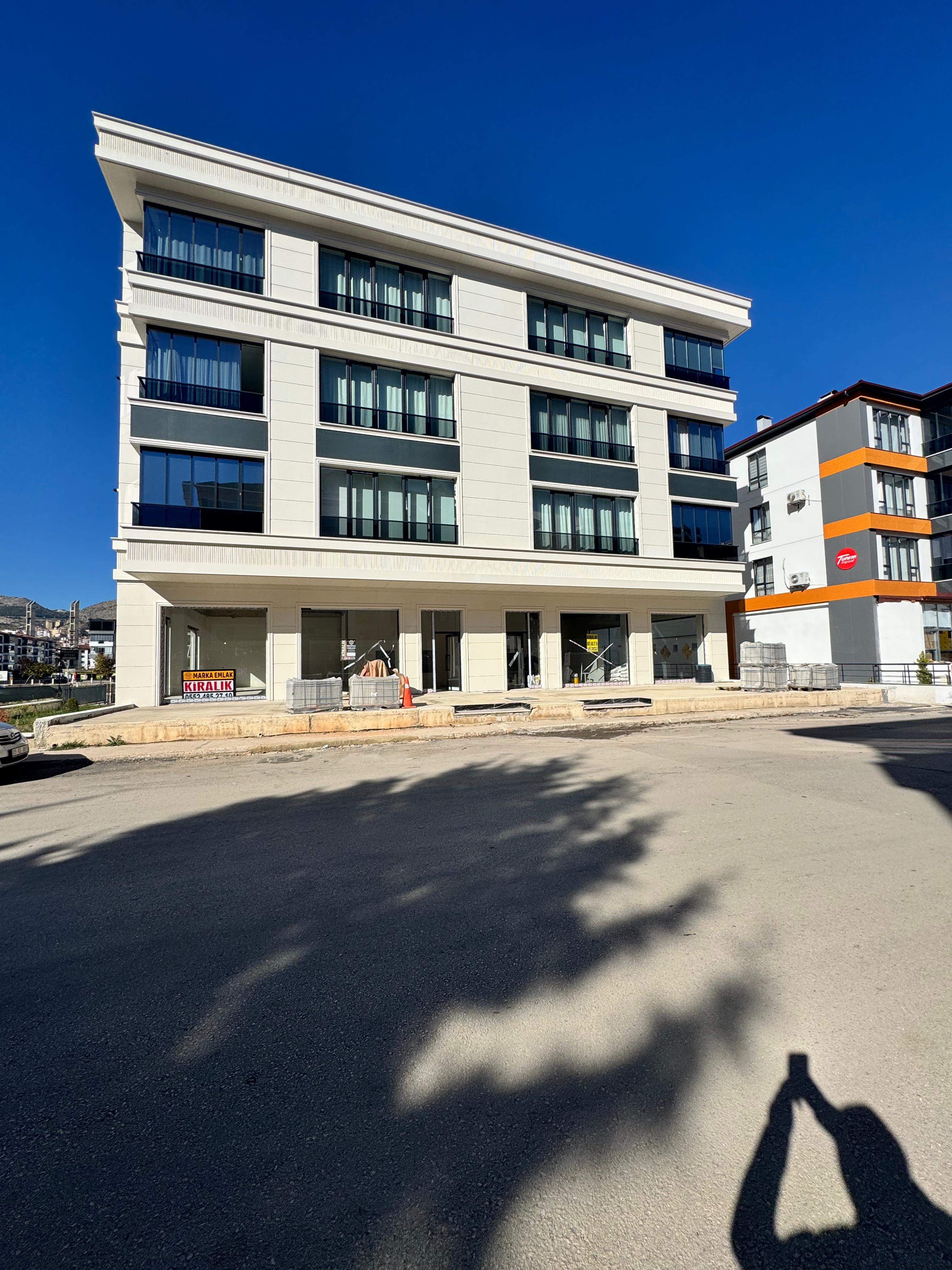 MARKA'DAN HACILAR MEYDANINDA KİRALIK DÜKKAN!!!