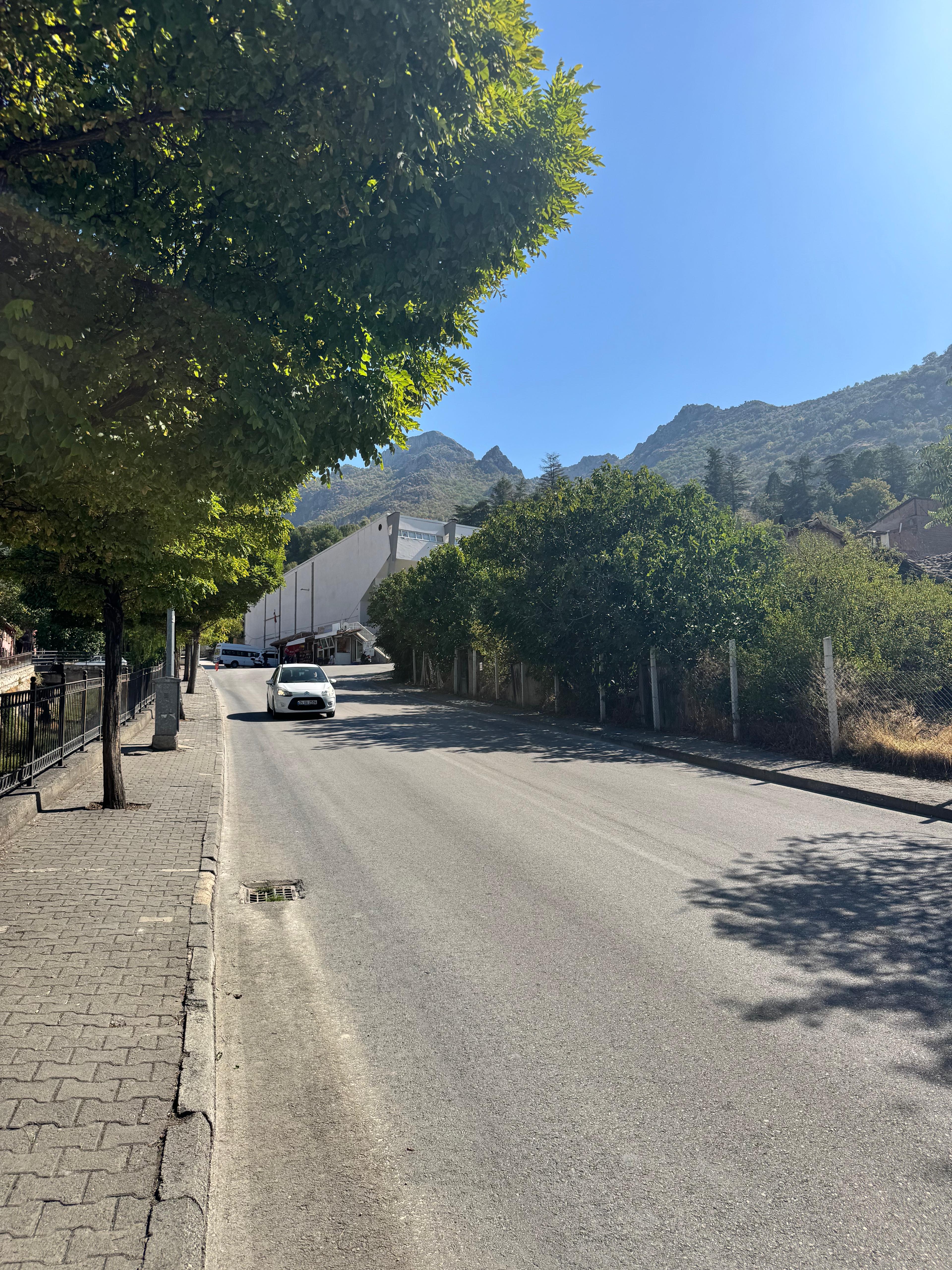 MARKA'DAN SAVADİYEDE YATIRIMLIK FİYAT UYGUN ÇARŞIYA ÇOK YAKIN İMARLI ARSA