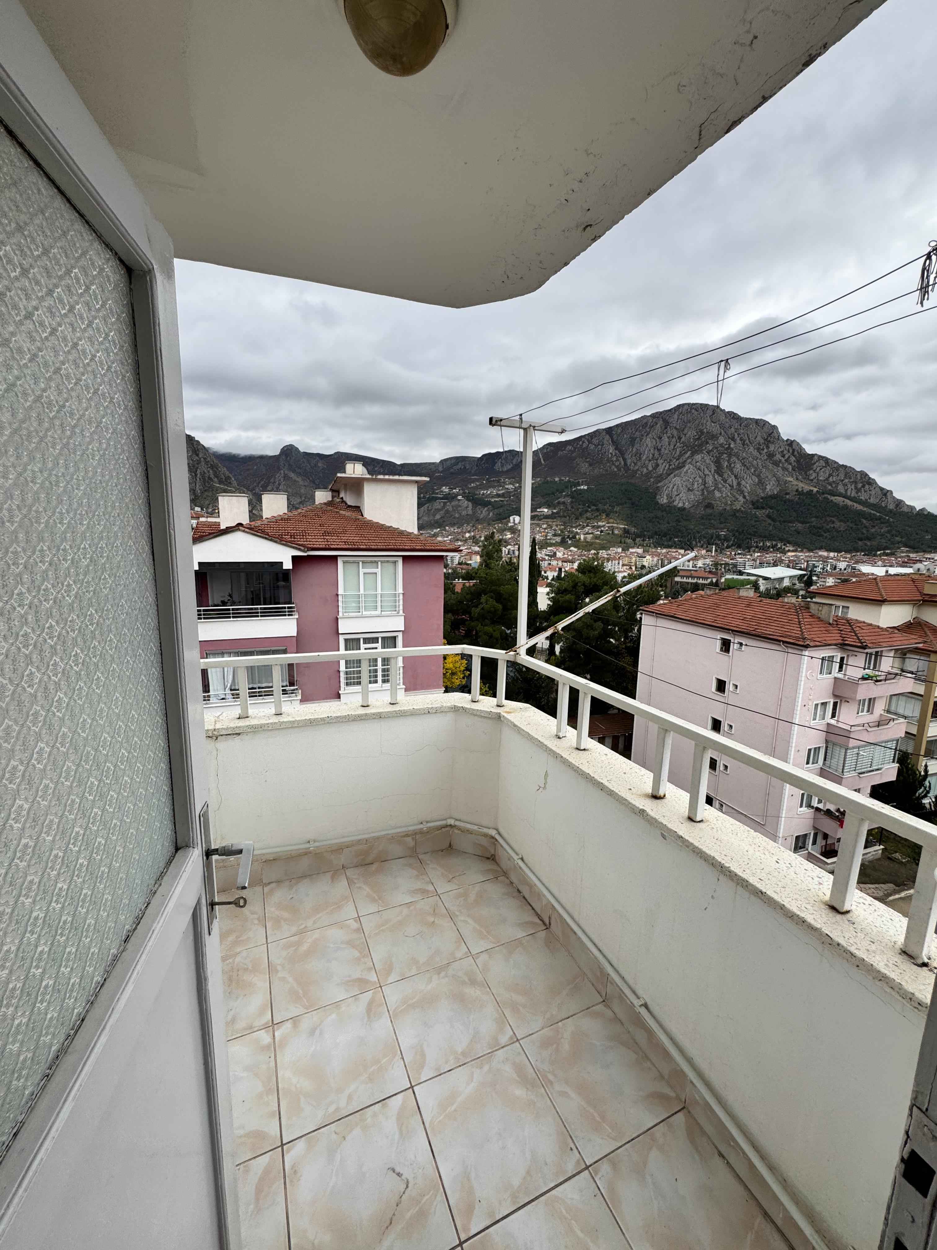 MARKA'DAN HIZIRPAŞA'DA 12 HAZİRAN LİSESİNE YAKIN KİRALIK 2+0 DAİRE