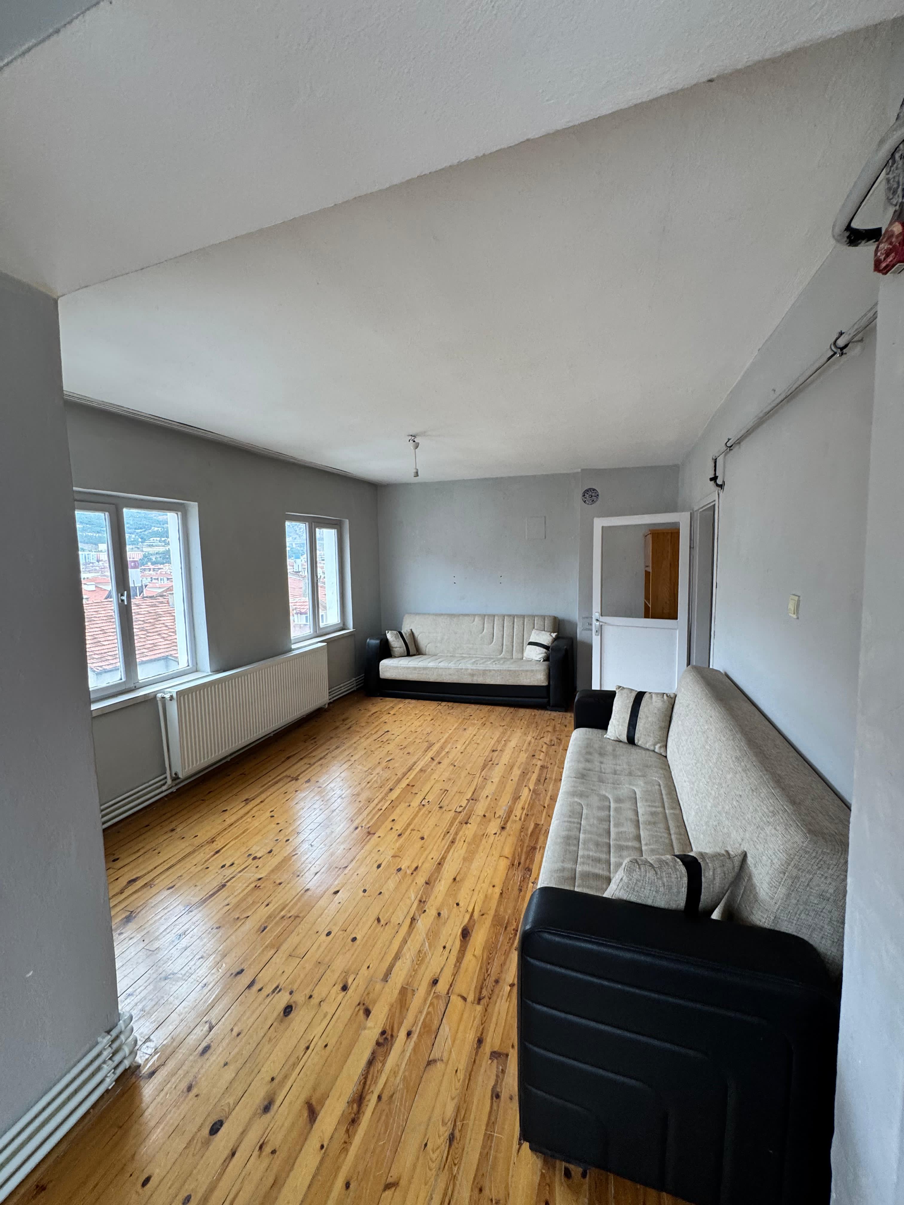 MARKA'DAN HIZIRPAŞA'DA 12 HAZİRAN LİSESİNE YAKIN KİRALIK 2+0 DAİRE