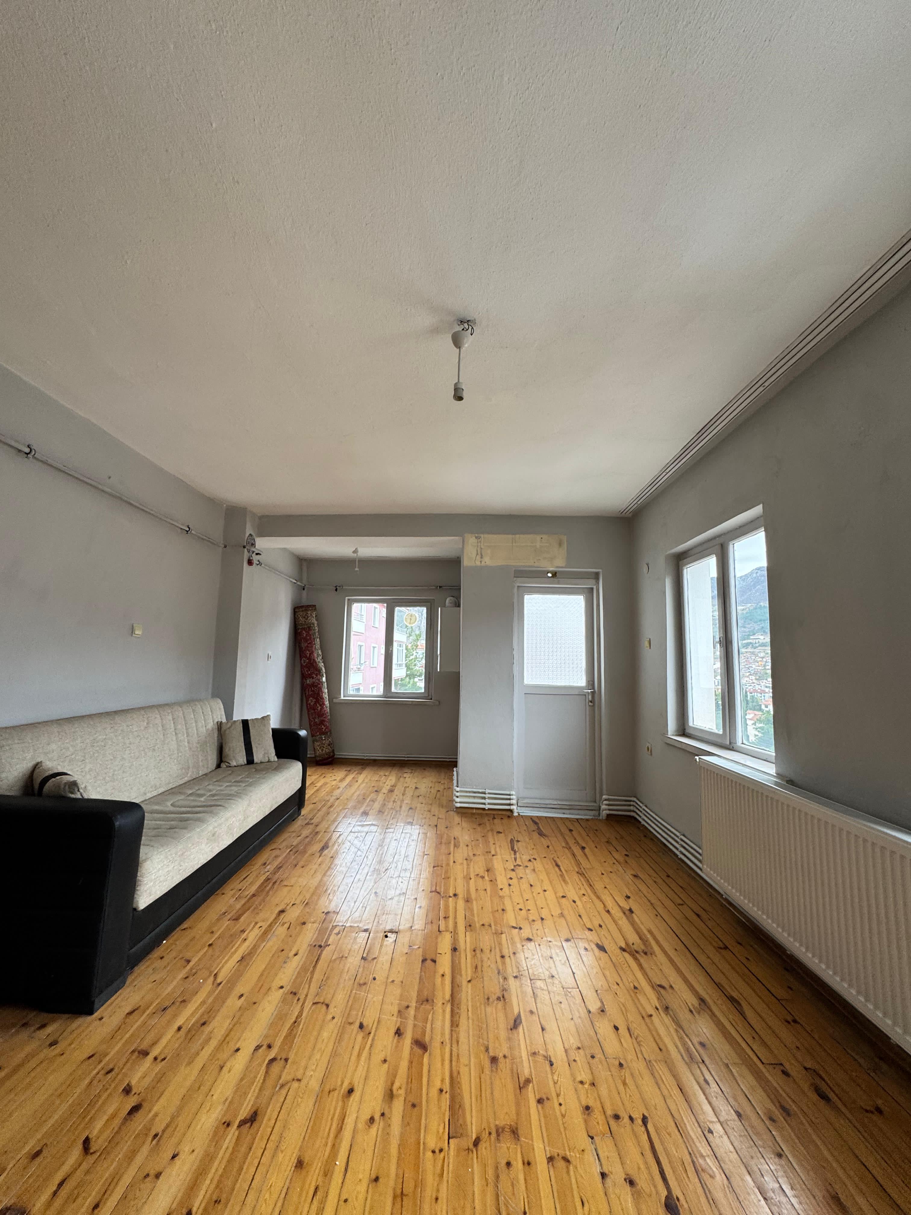 MARKA'DAN HIZIRPAŞA'DA 12 HAZİRAN LİSESİNE YAKIN KİRALIK 2+0 DAİRE