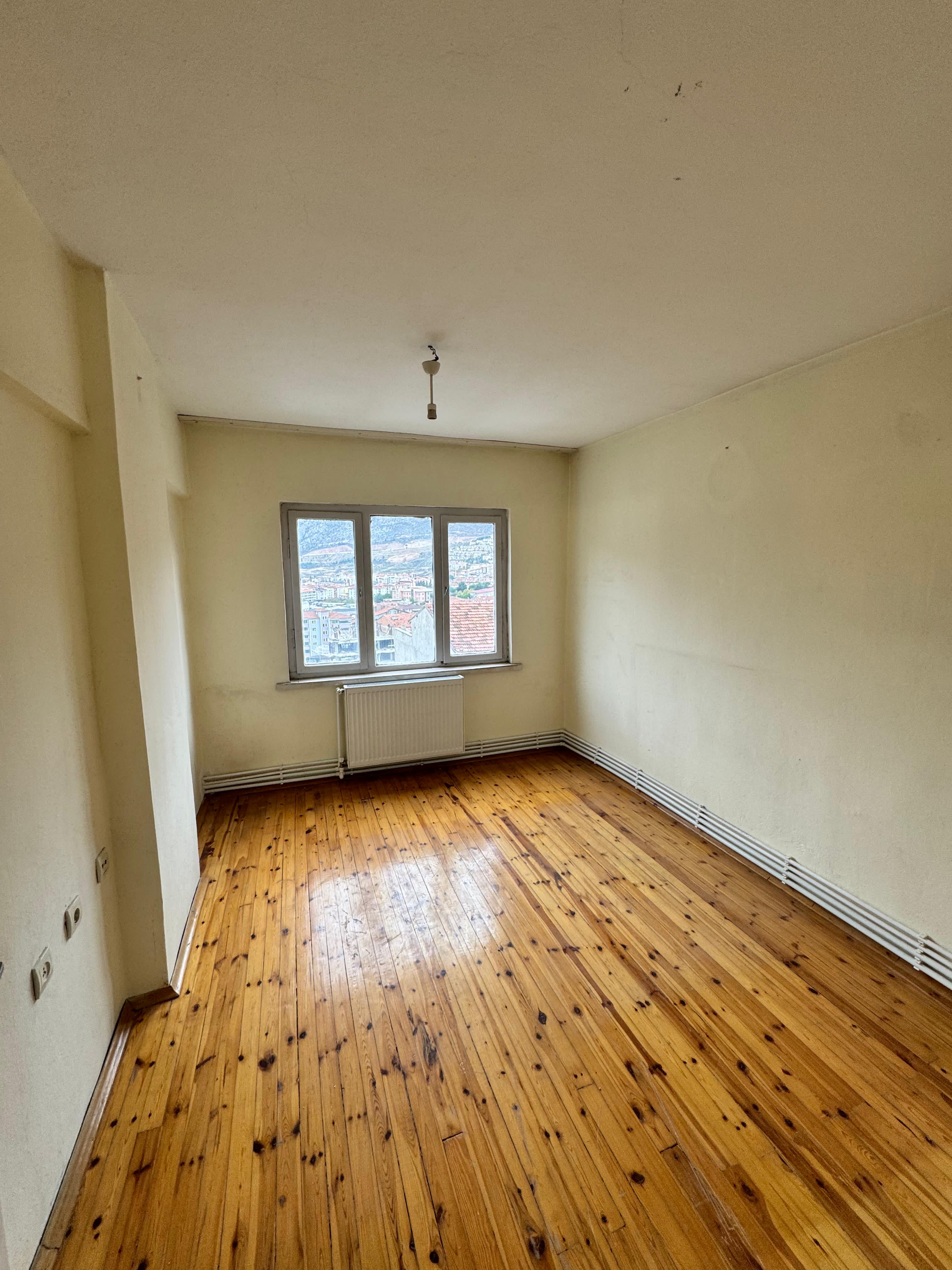 MARKA'DAN HIZIRPAŞA'DA 12 HAZİRAN LİSESİNE YAKIN KİRALIK 2+0 DAİRE