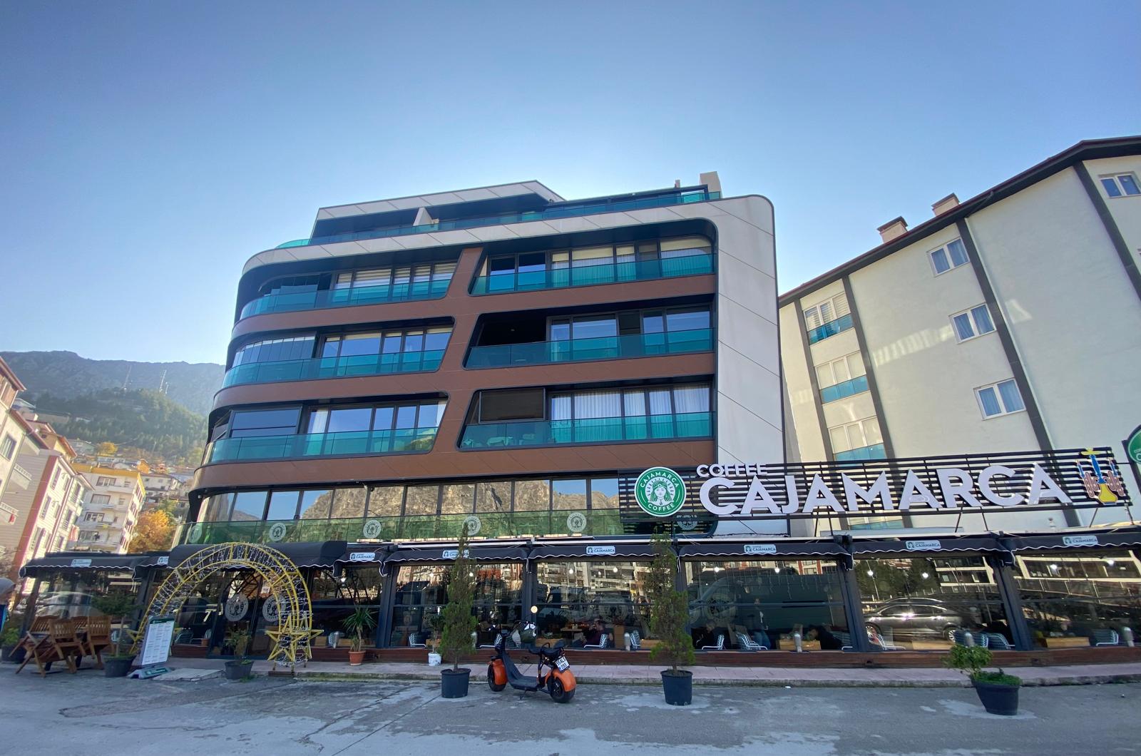 MARKA EMLAK'TAN ŞEHRİN EN GÜZEL KONUMUNDA DEVREN KİRALIK KAFETERYA