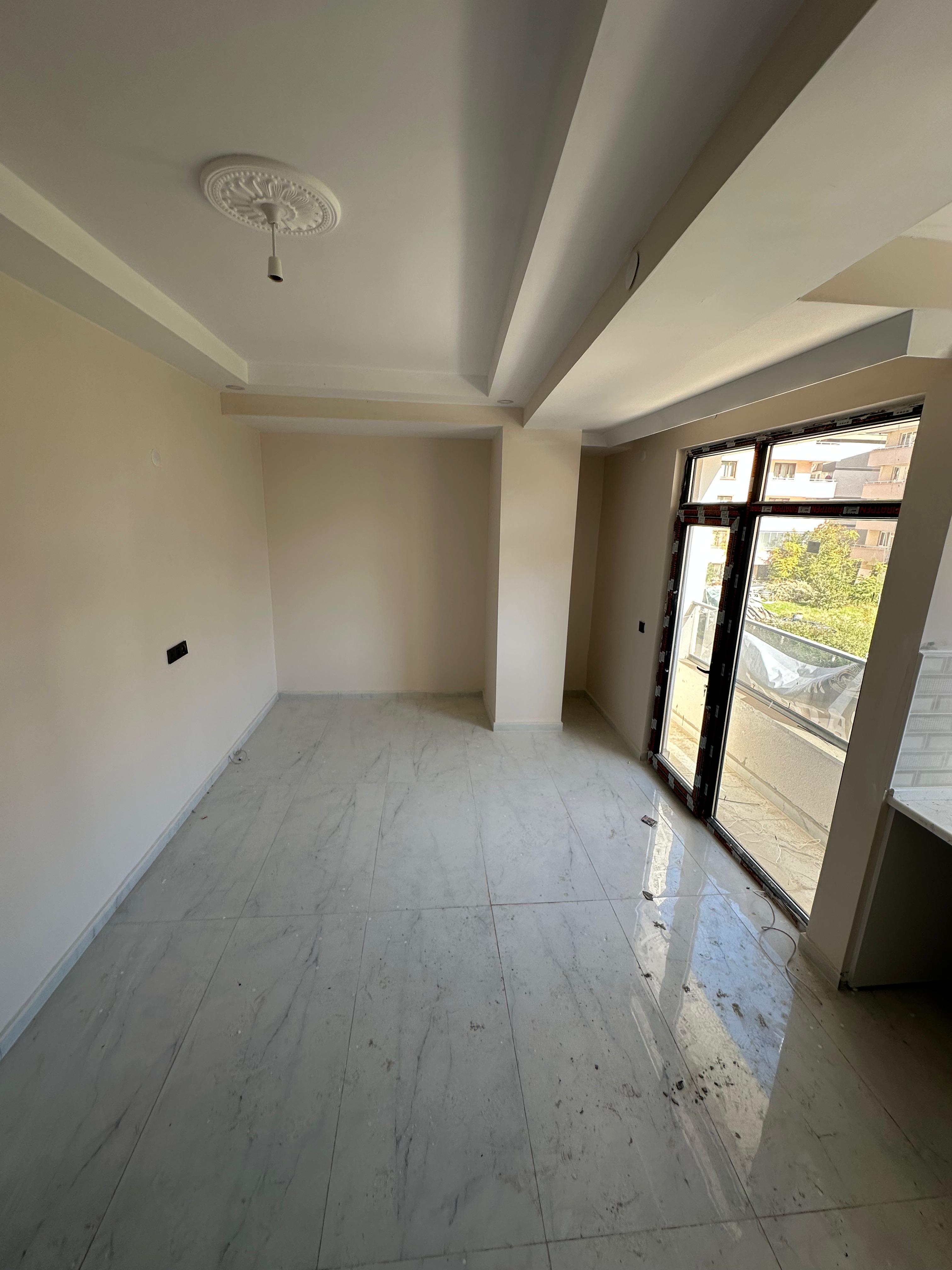 MARKA'DAN HACILAR MEYDANINDA KAPALI OTOPARKLI 1+1 DAİRE