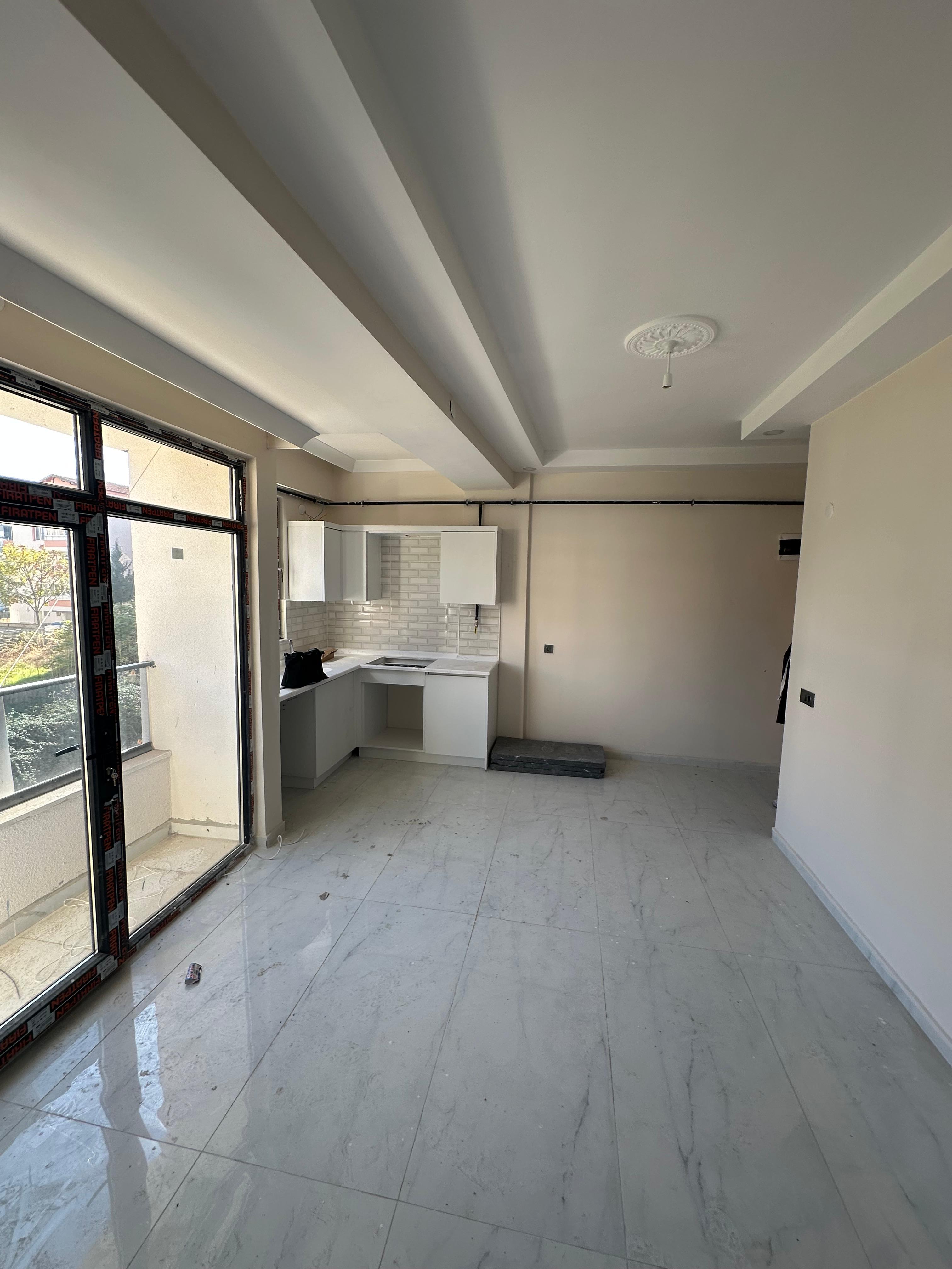 MARKA'DAN HACILAR MEYDANINDA KAPALI OTOPARKLI 1+1 DAİRE