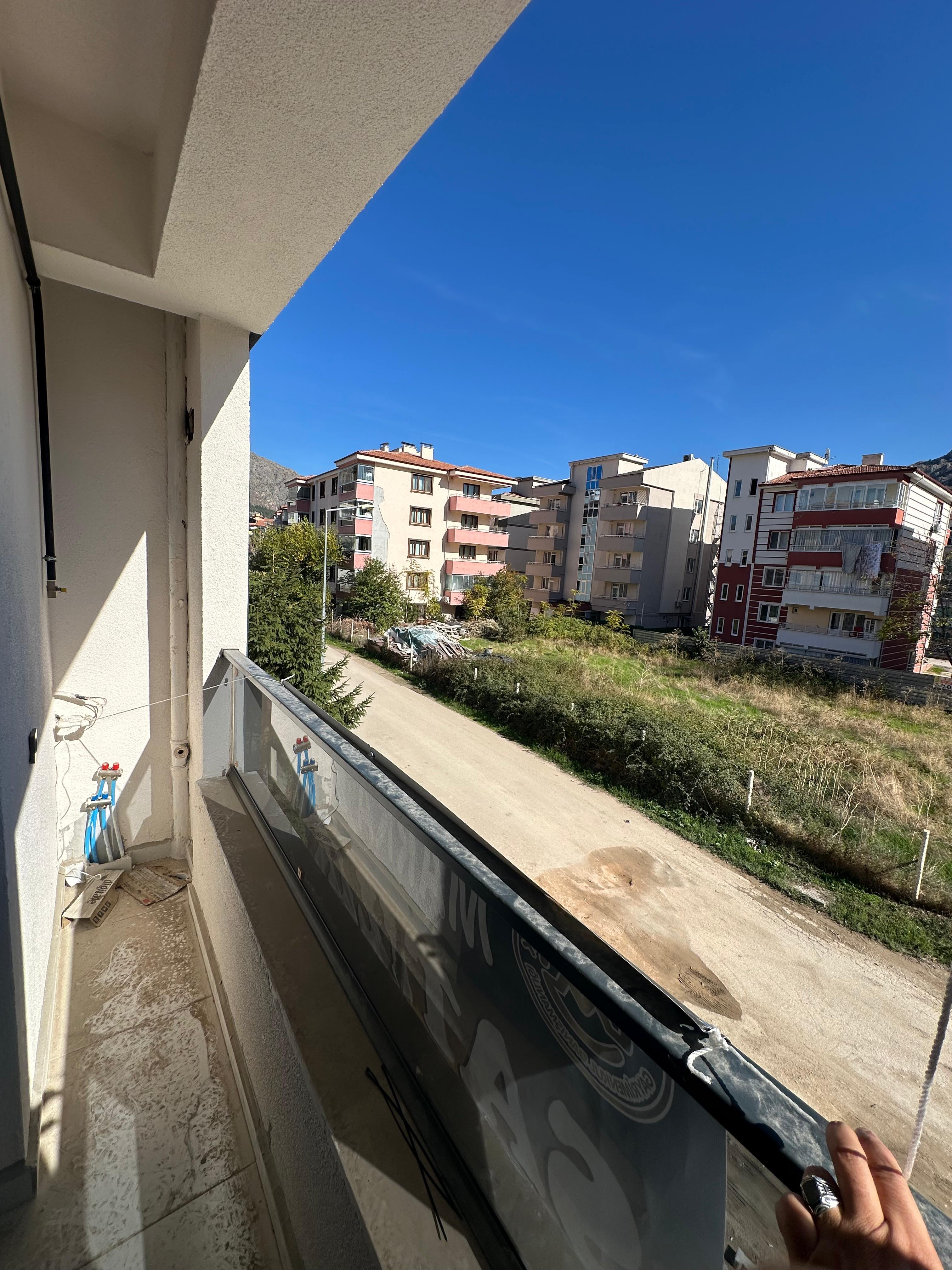 MARKA'DAN HACILAR MEYDANINDA KAPALI OTOPARKLI 1+1 DAİRE