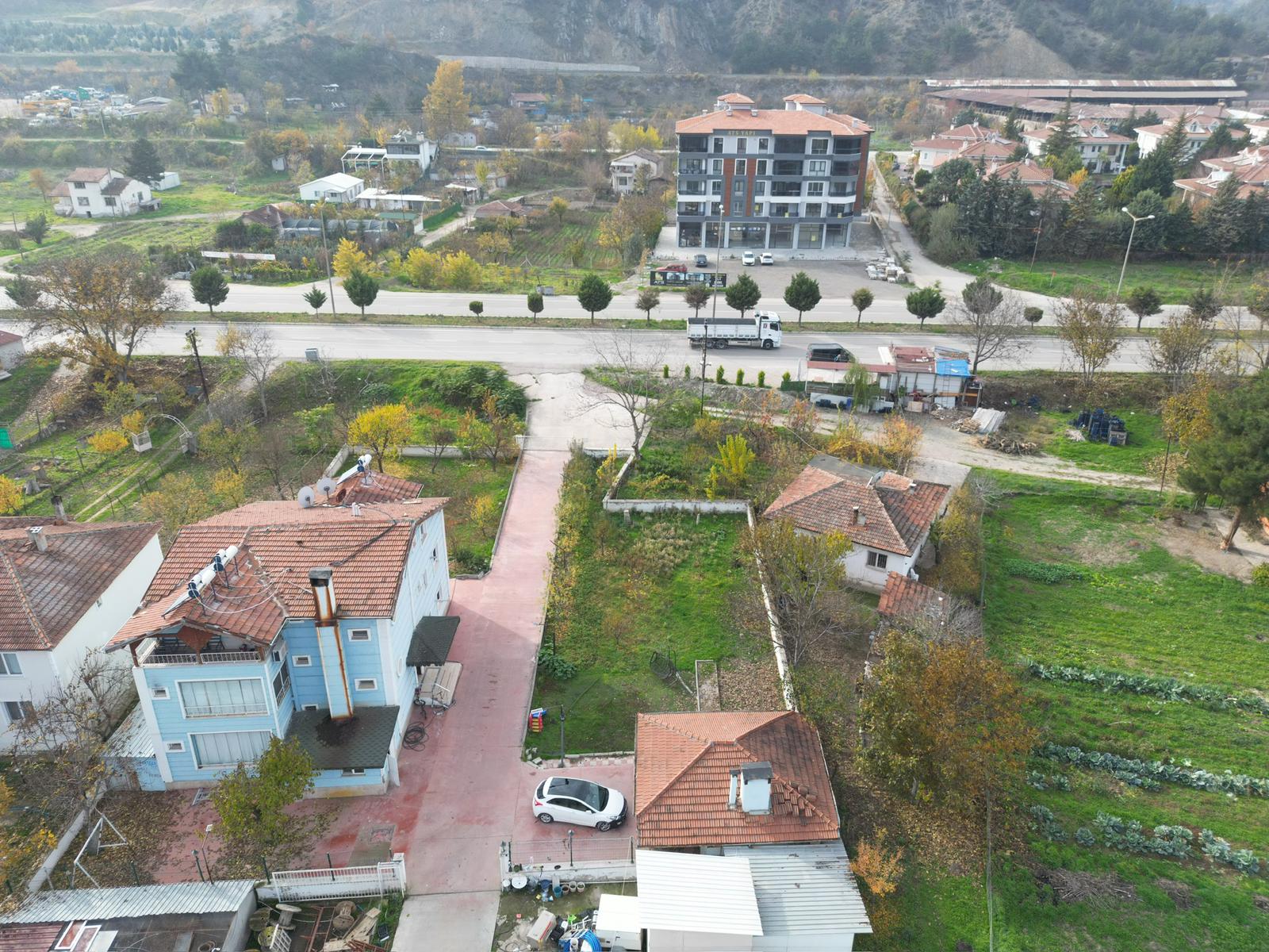 HEM YAŞAM ALANI HEM YATIRIMLIK MUHTEŞEM ARSA