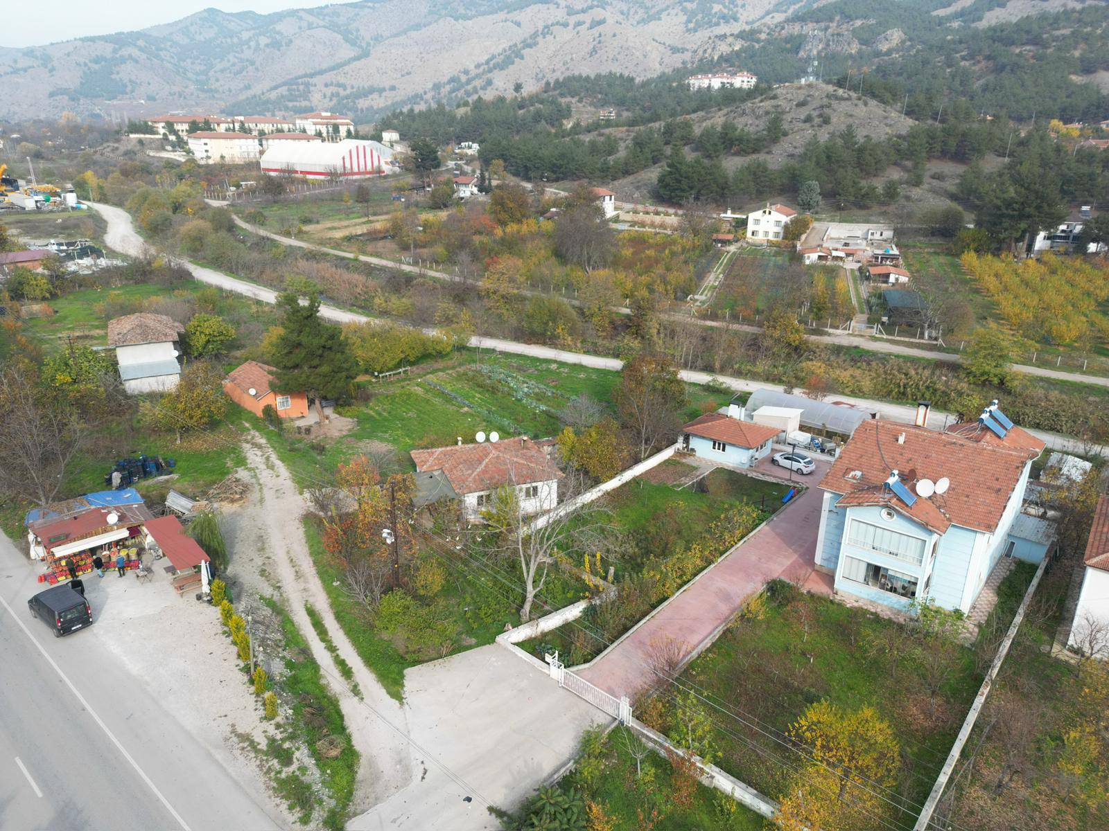 HEM YAŞAM ALANI HEM YATIRIMLIK MUHTEŞEM ARSA