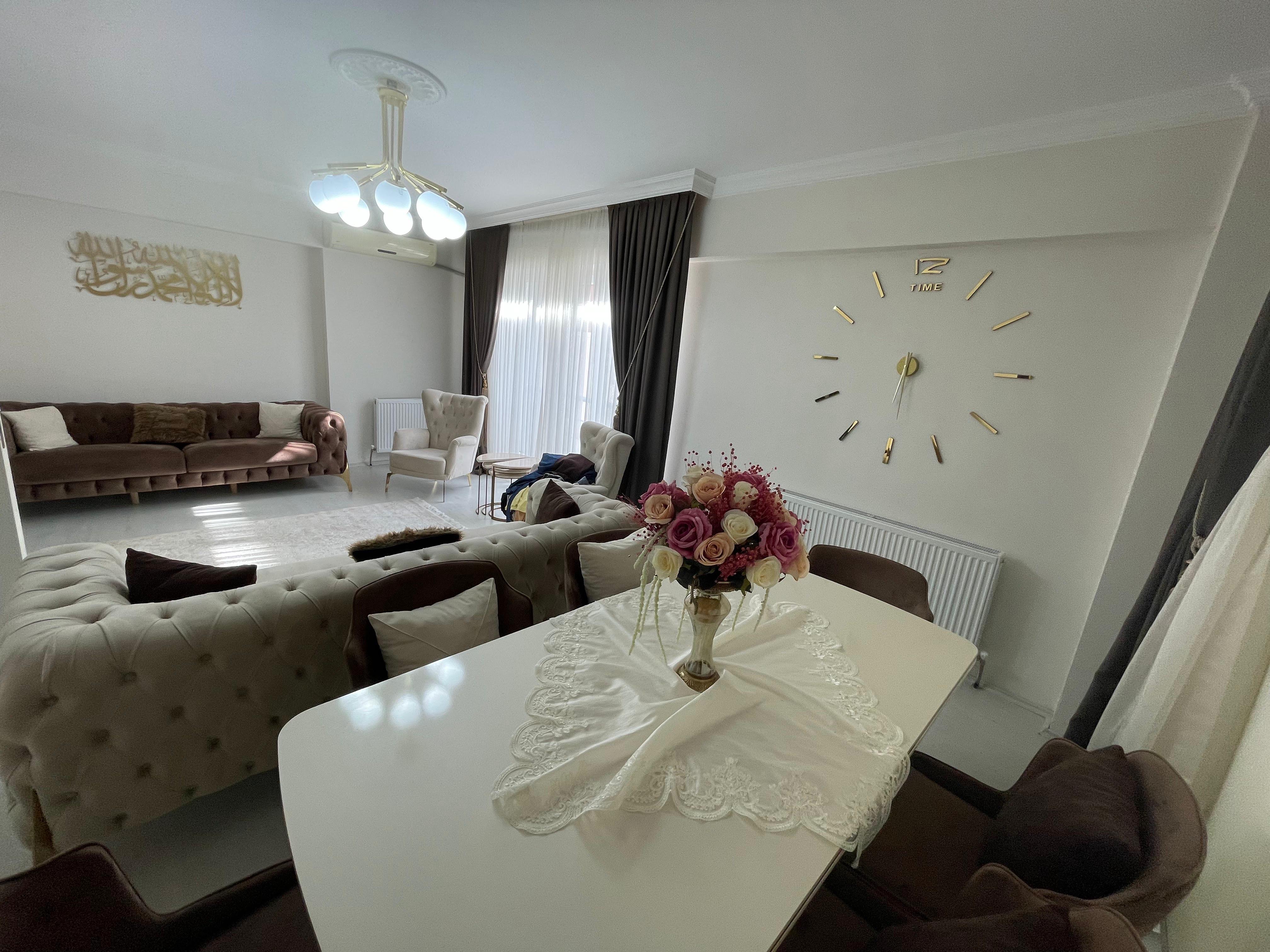 YÜZME HAVUZUNUN ARKASINDA FIRSAT NİTELİĞİNDE UYGUN DAİRE