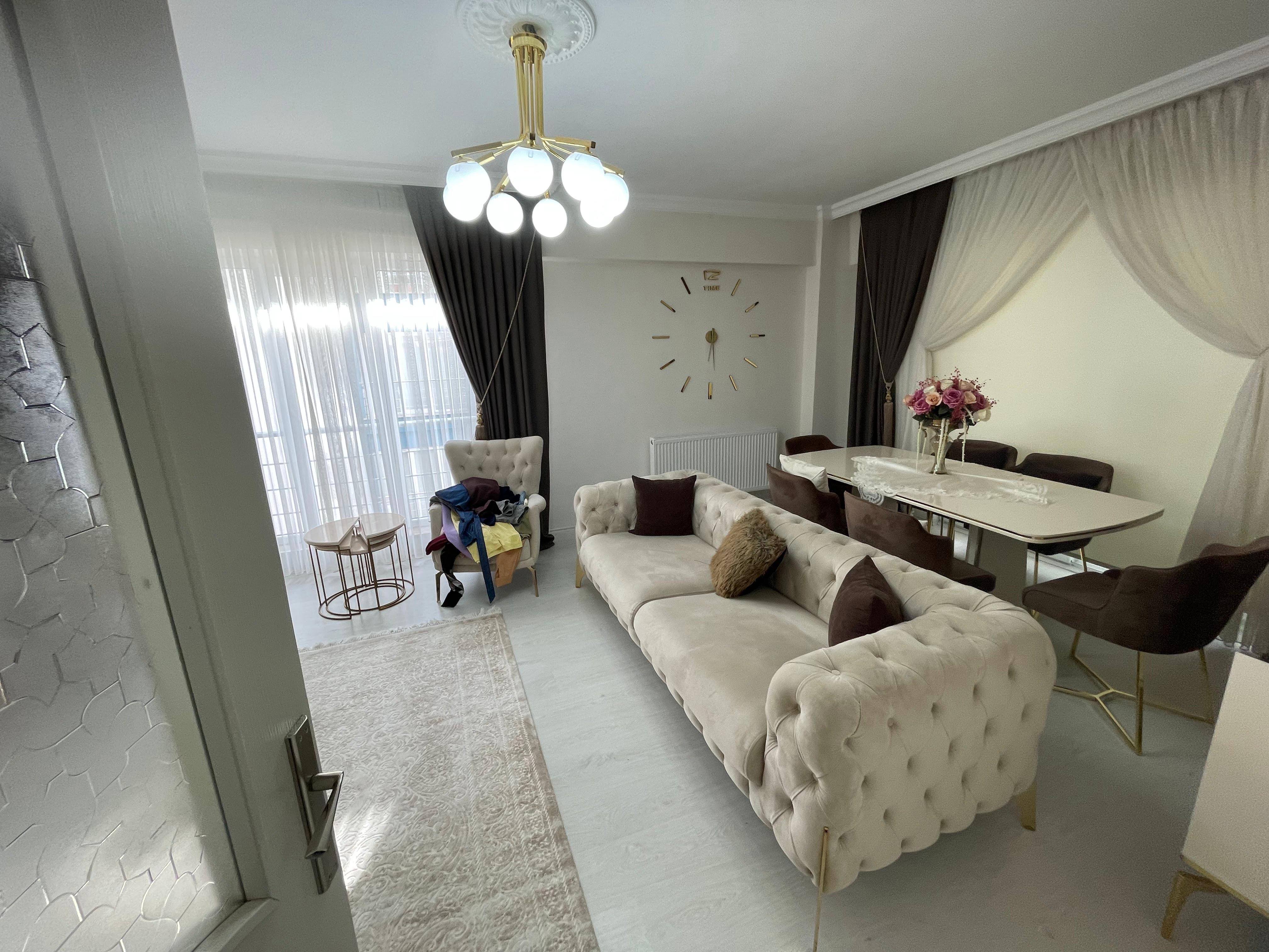 YÜZME HAVUZUNUN ARKASINDA FIRSAT NİTELİĞİNDE UYGUN DAİRE