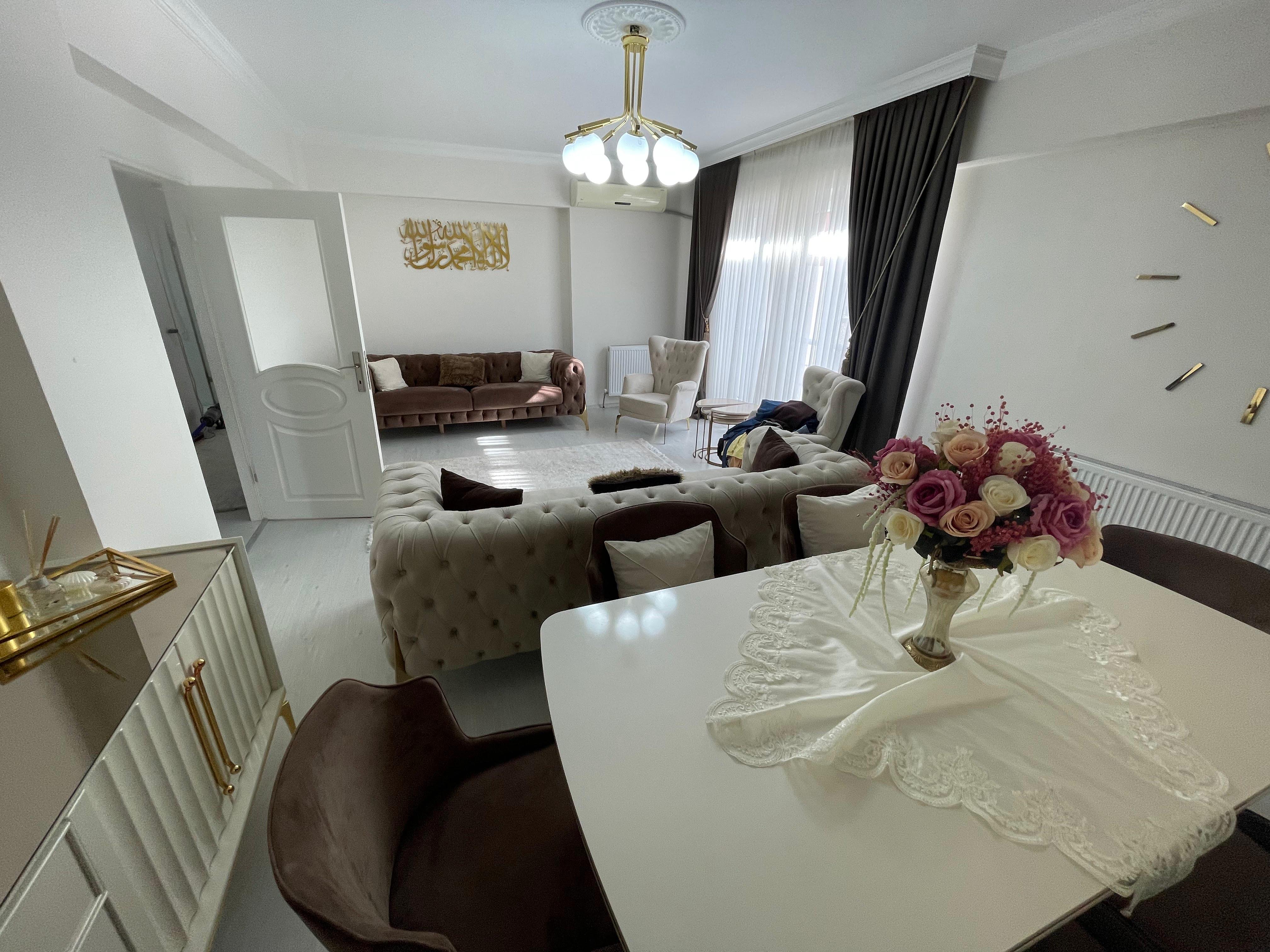 YÜZME HAVUZUNUN ARKASINDA FIRSAT NİTELİĞİNDE UYGUN DAİRE