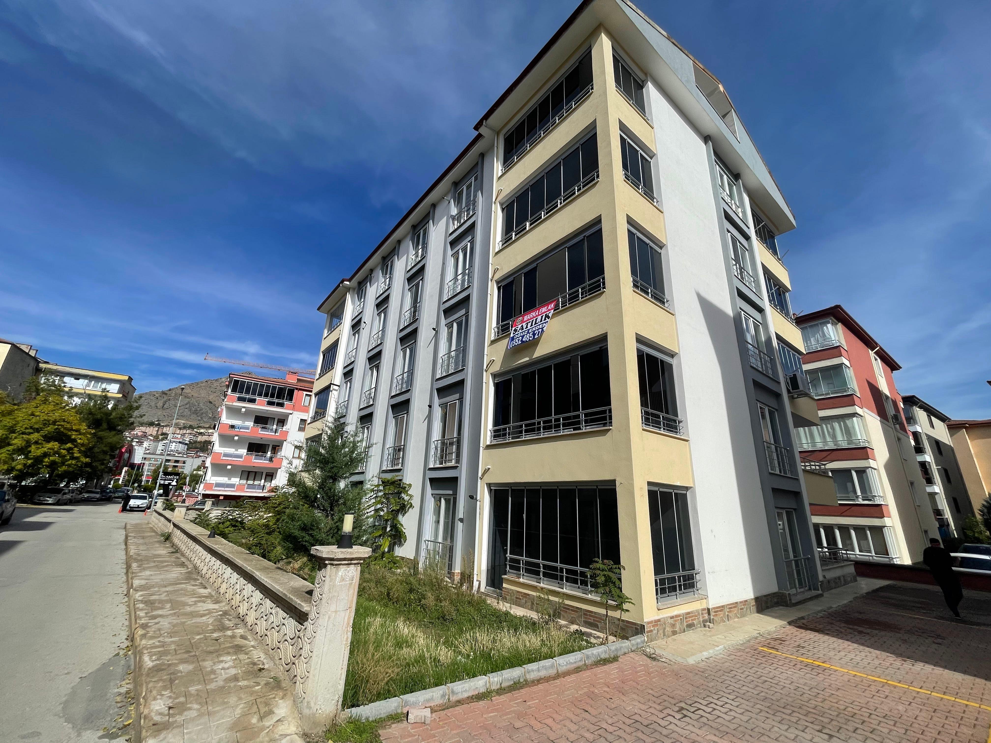 YÜZME HAVUZUNUN ARKASINDA FIRSAT NİTELİĞİNDE UYGUN DAİRE