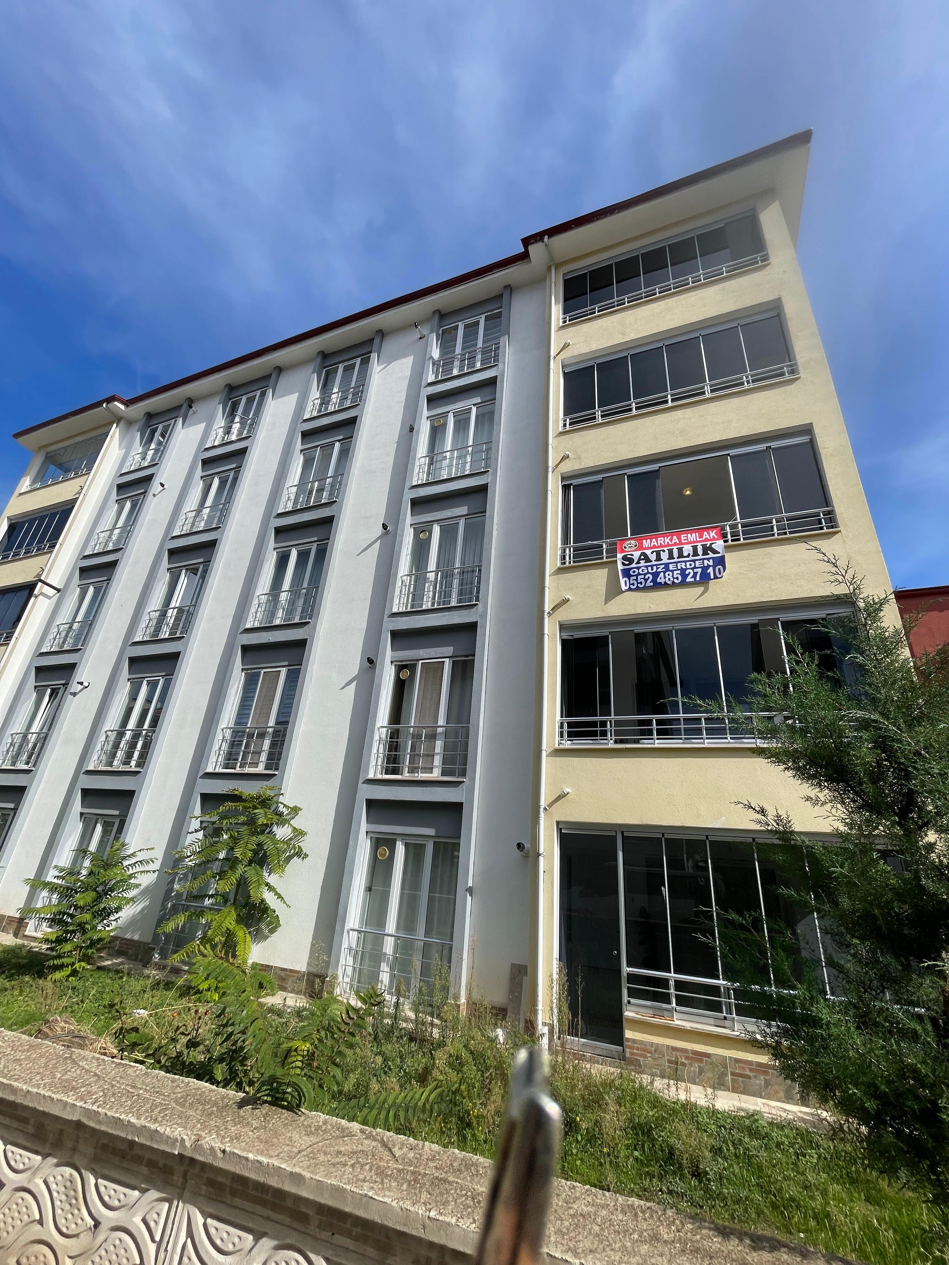 YÜZME HAVUZUNUN ARKASINDA FIRSAT NİTELİĞİNDE UYGUN DAİRE