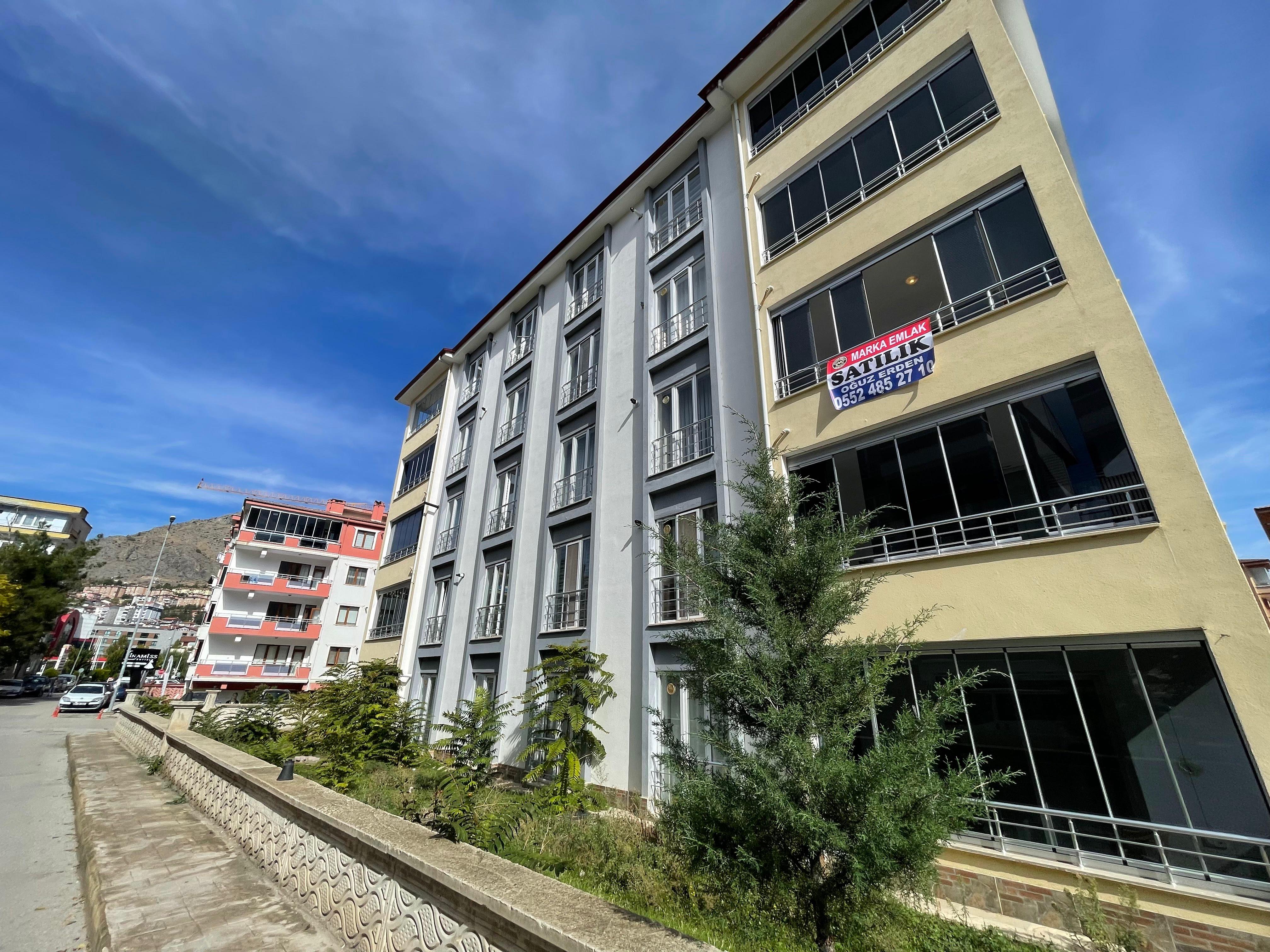 YÜZME HAVUZUNUN ARKASINDA FIRSAT NİTELİĞİNDE UYGUN DAİRE