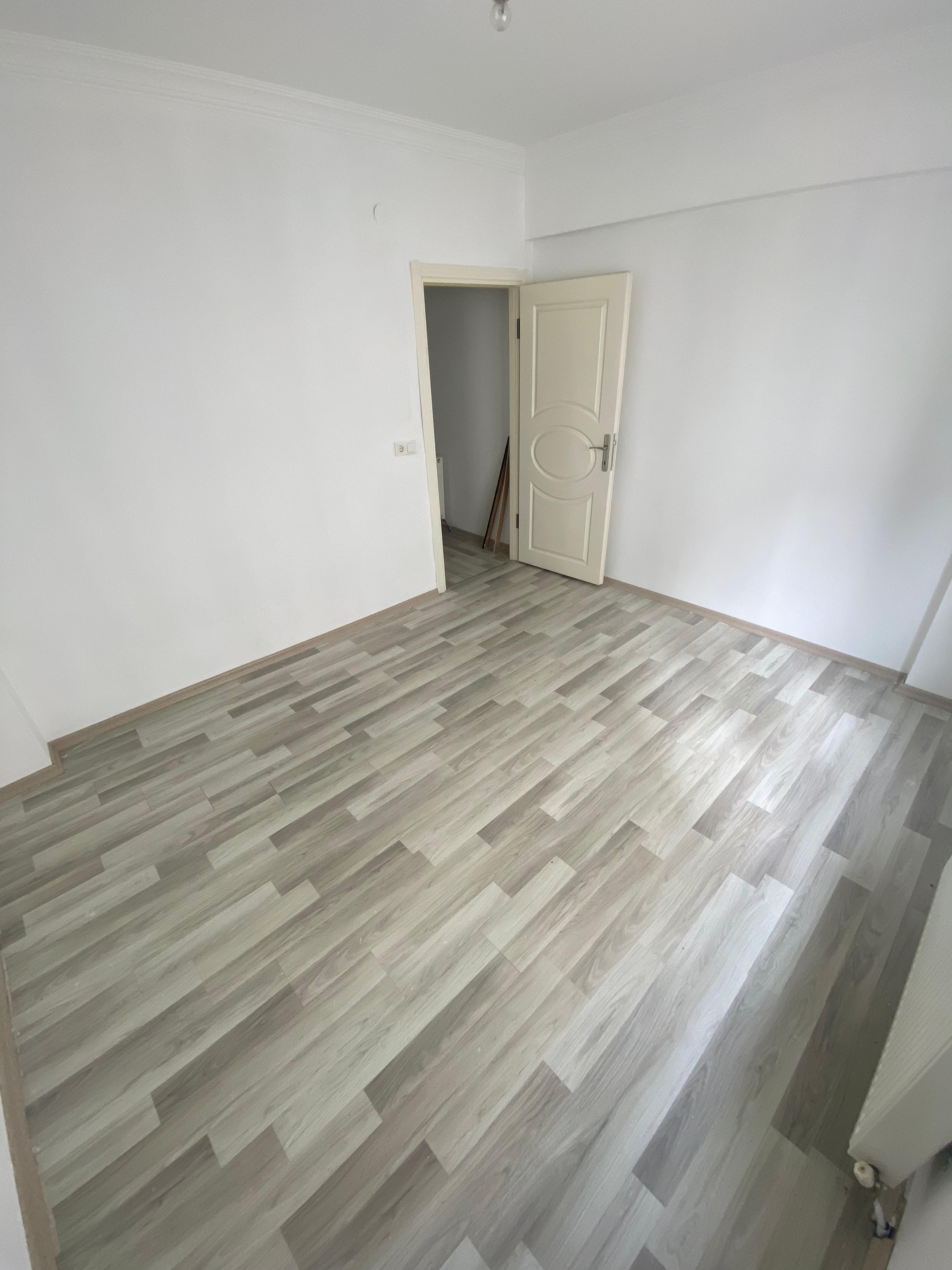 ŞEYHCUİ MAHALLESİ'NDE KORİDORLU 70M2 SATILIK TAM 1+1 DAİRE