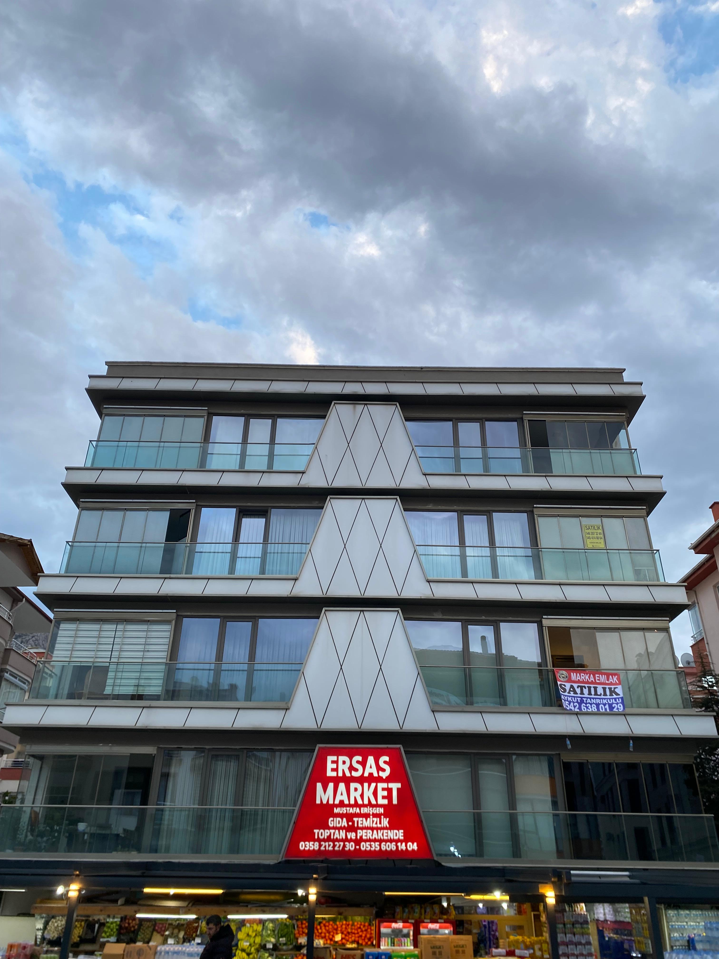 HACILAR MEYDANI'NINDA ŞAHANE KONUMDA ULTRA LÜKS 3+1 DAİRE