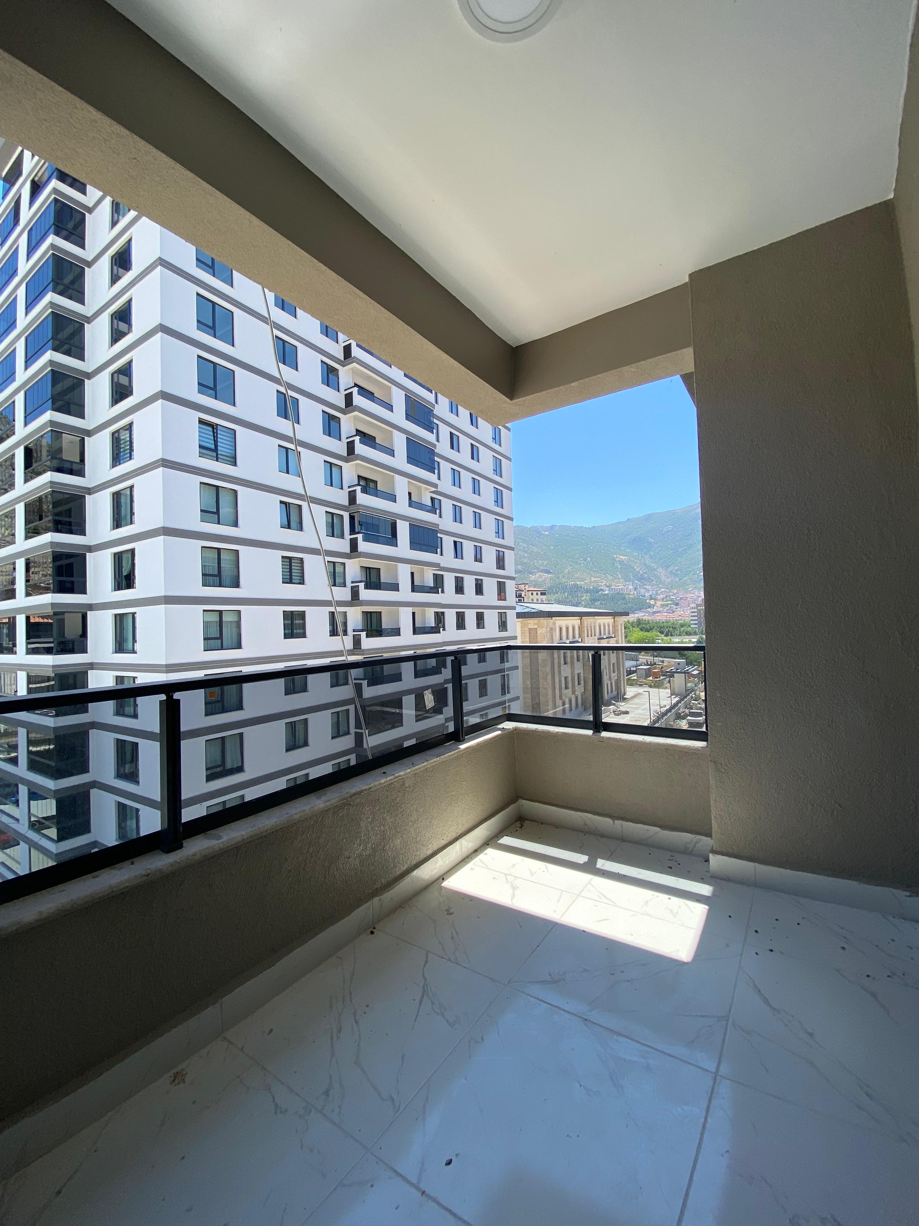 LÜX YAŞAM STANDARTLARINDA HAVUZ MANZARALI MÜKEMMEL BİR 2+0 DAİRE