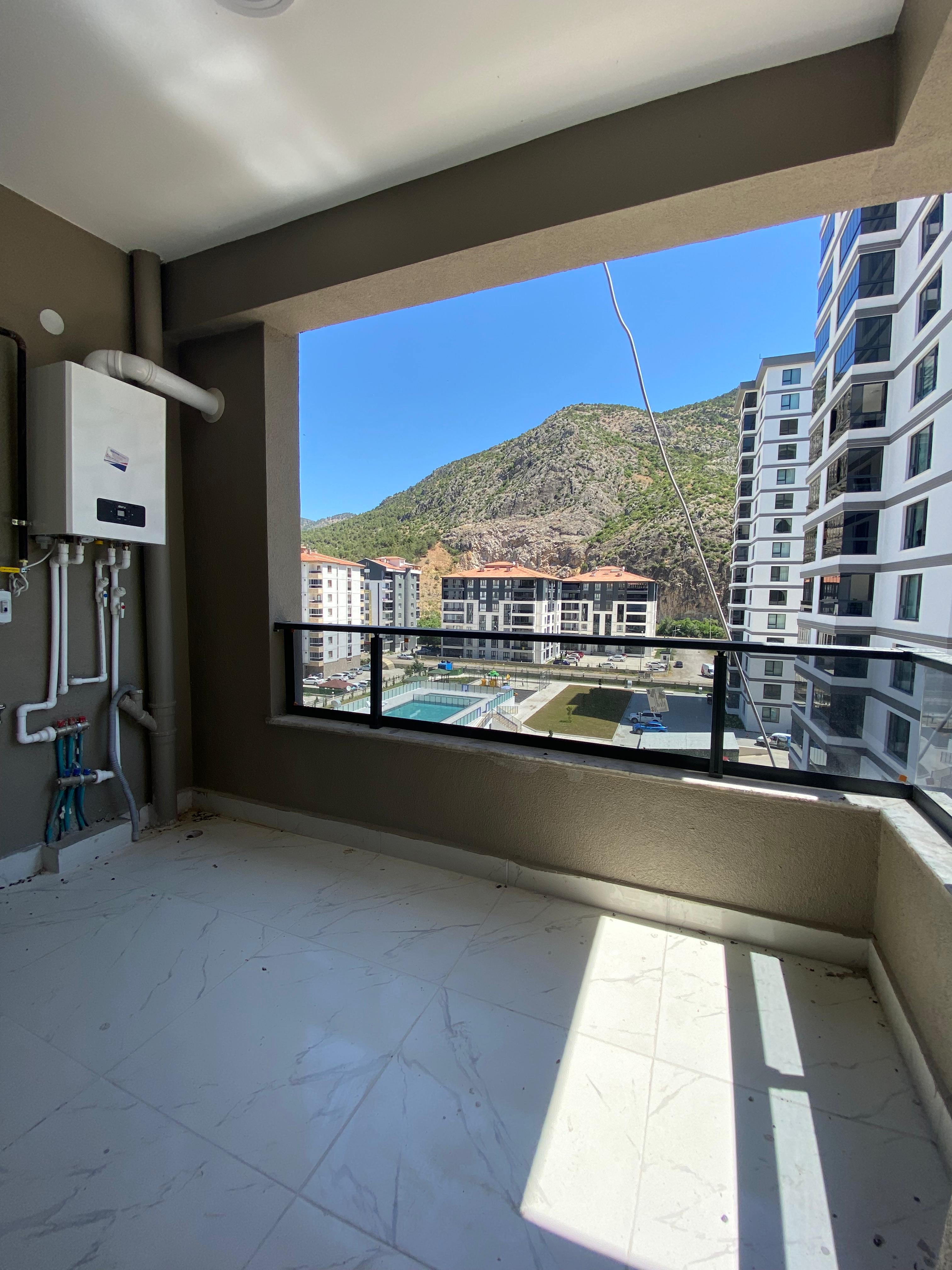 LÜX YAŞAM STANDARTLARINDA HAVUZ MANZARALI MÜKEMMEL BİR 2+0 DAİRE