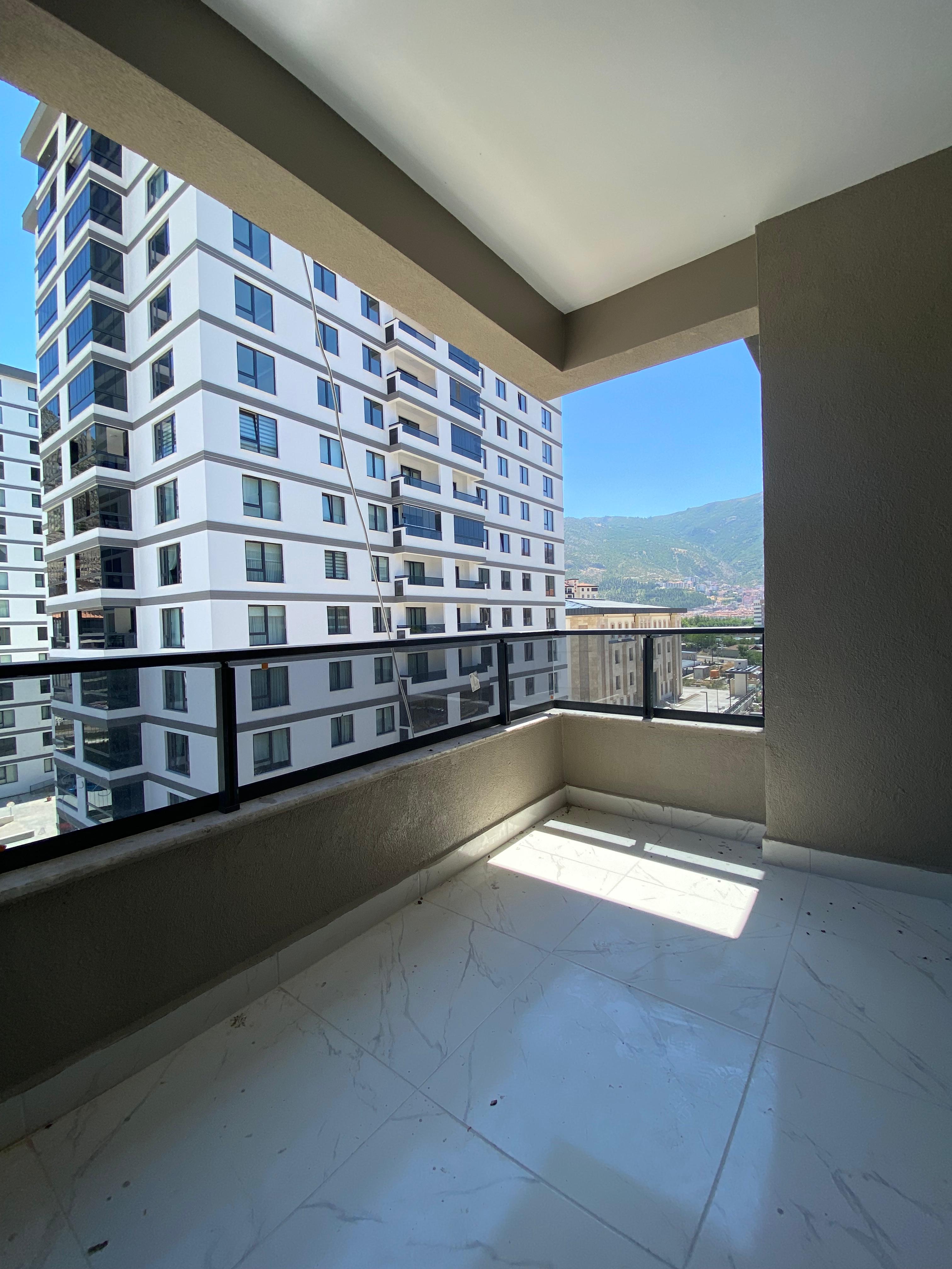 LÜX YAŞAM STANDARTLARINDA HAVUZ MANZARALI MÜKEMMEL BİR 2+0 DAİRE