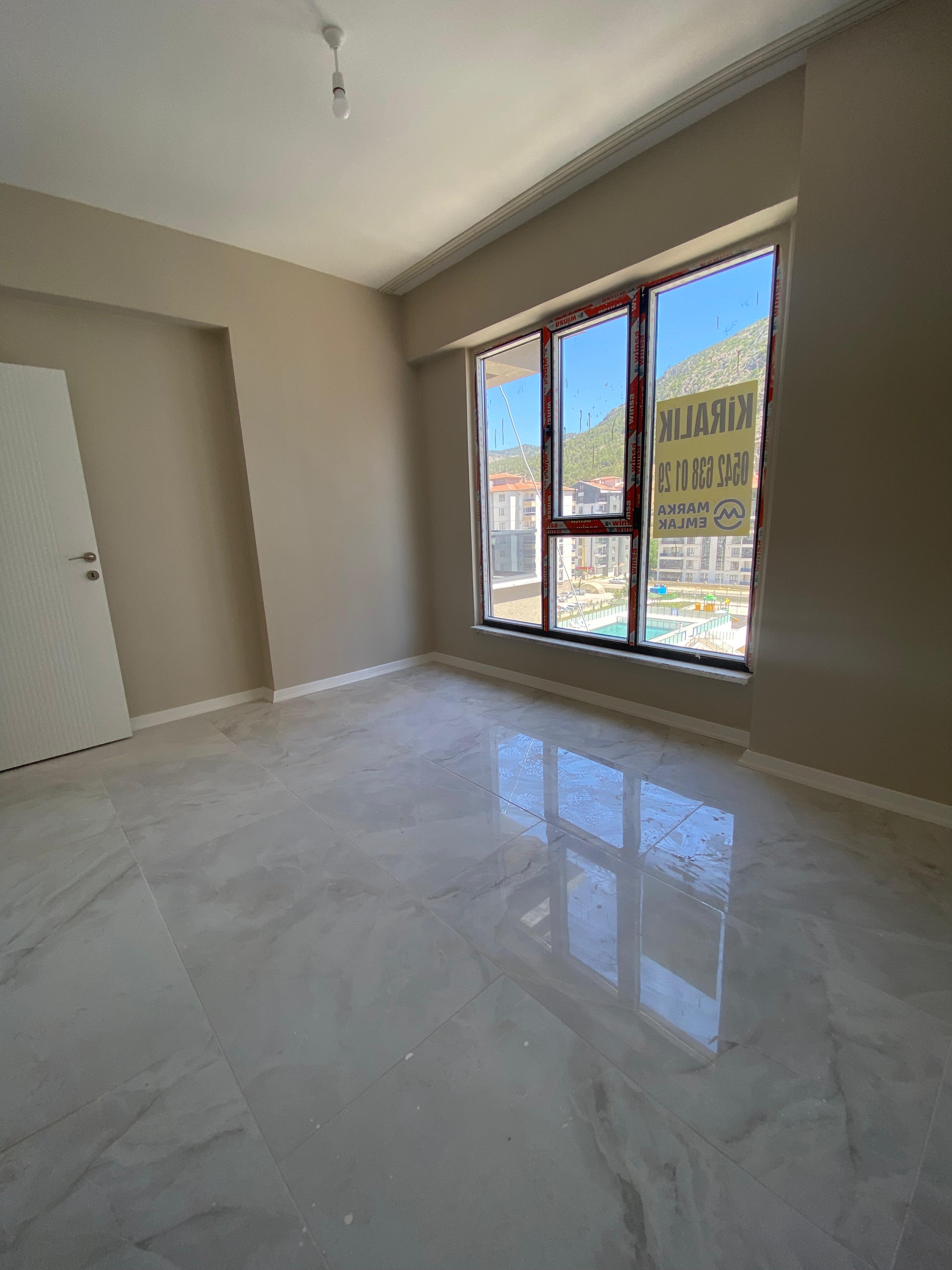 LÜX YAŞAM STANDARTLARINDA HAVUZ MANZARALI MÜKEMMEL BİR 2+0 DAİRE