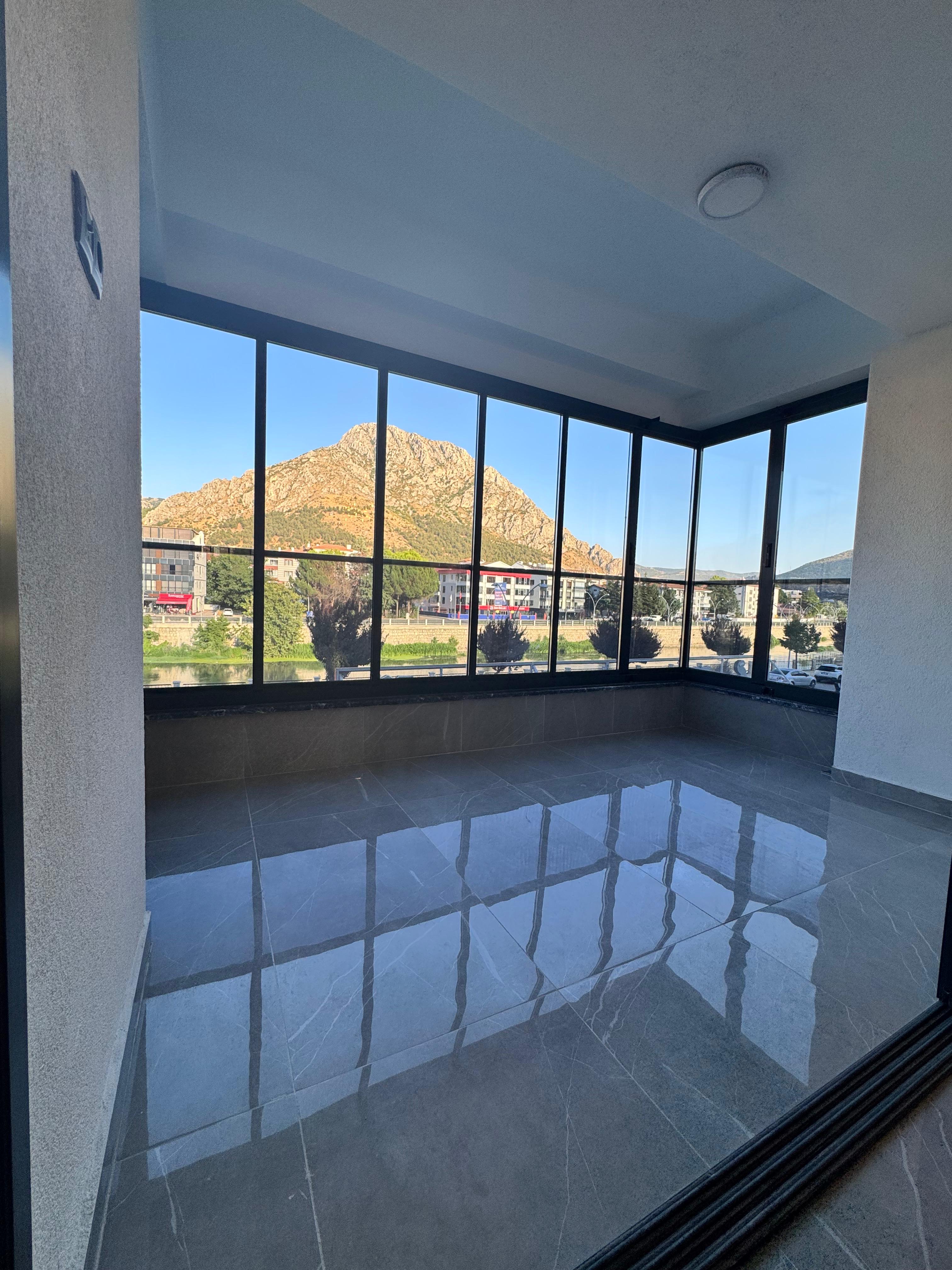 %1,99 KREDİ İMKANIYLA AMASYA'DA LÜKSÜN ZİRVESİ,IRMAK KENARI 4+1