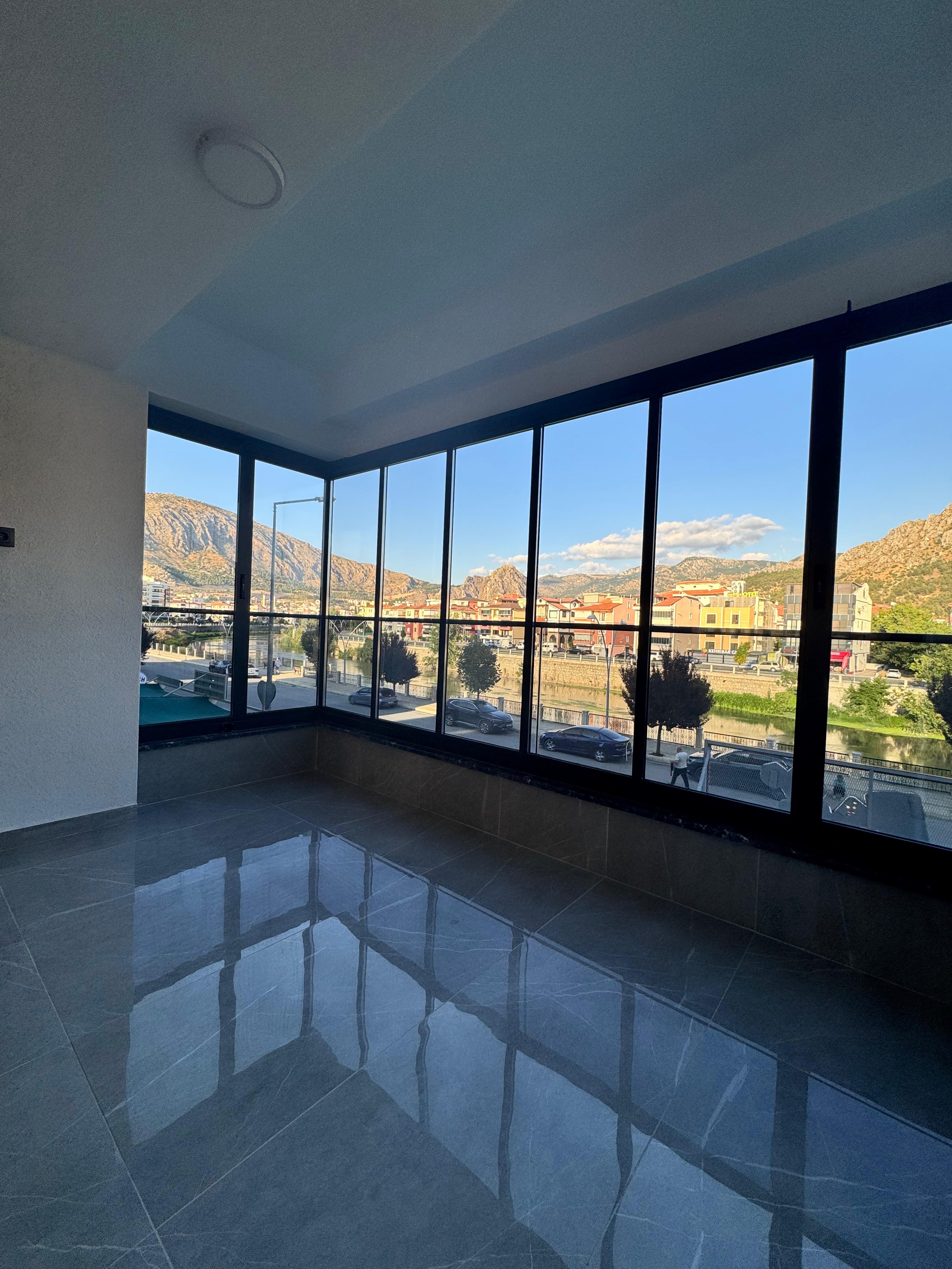 %1,99 KREDİ İMKANIYLA AMASYA'DA LÜKSÜN ZİRVESİ,IRMAK KENARI 4+1