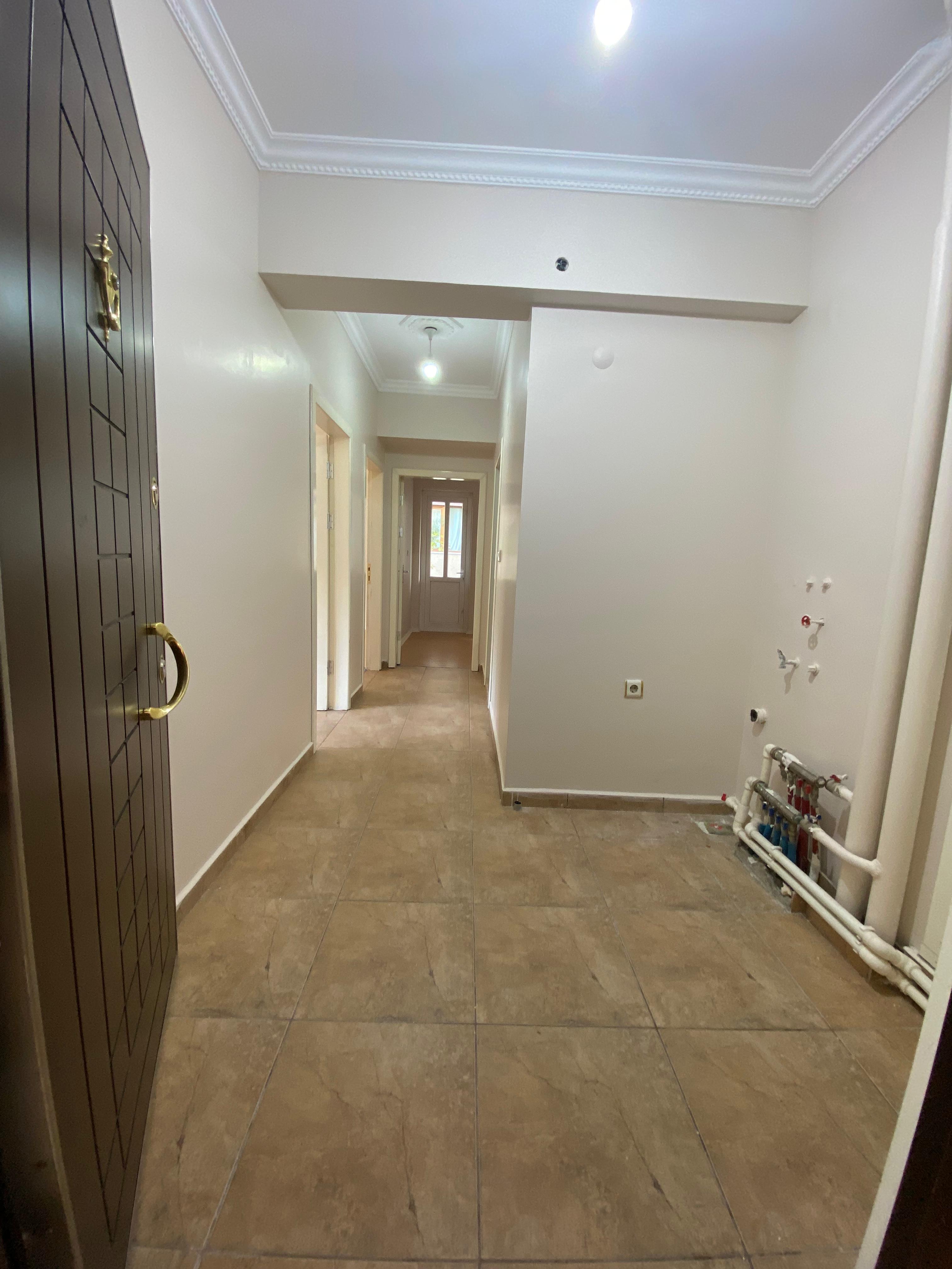 BAHÇELERİÇİ'NDE MERKEZİ KONUMDA 95M2 MUTFAK AYRI 2 BALKONLU 2+0