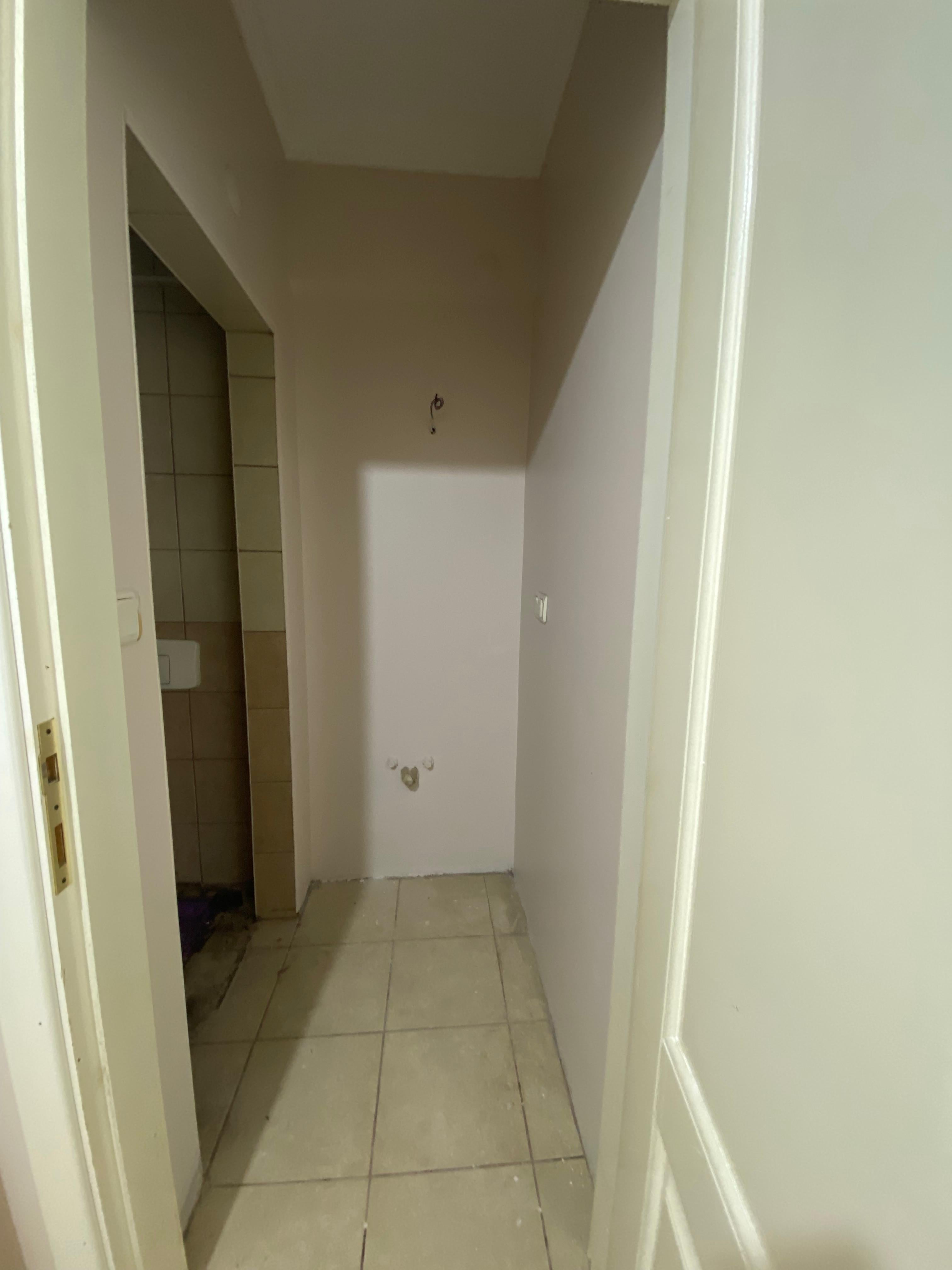 BAHÇELERİÇİ'NDE MERKEZİ KONUMDA 95M2 MUTFAK AYRI 2 BALKONLU 2+0