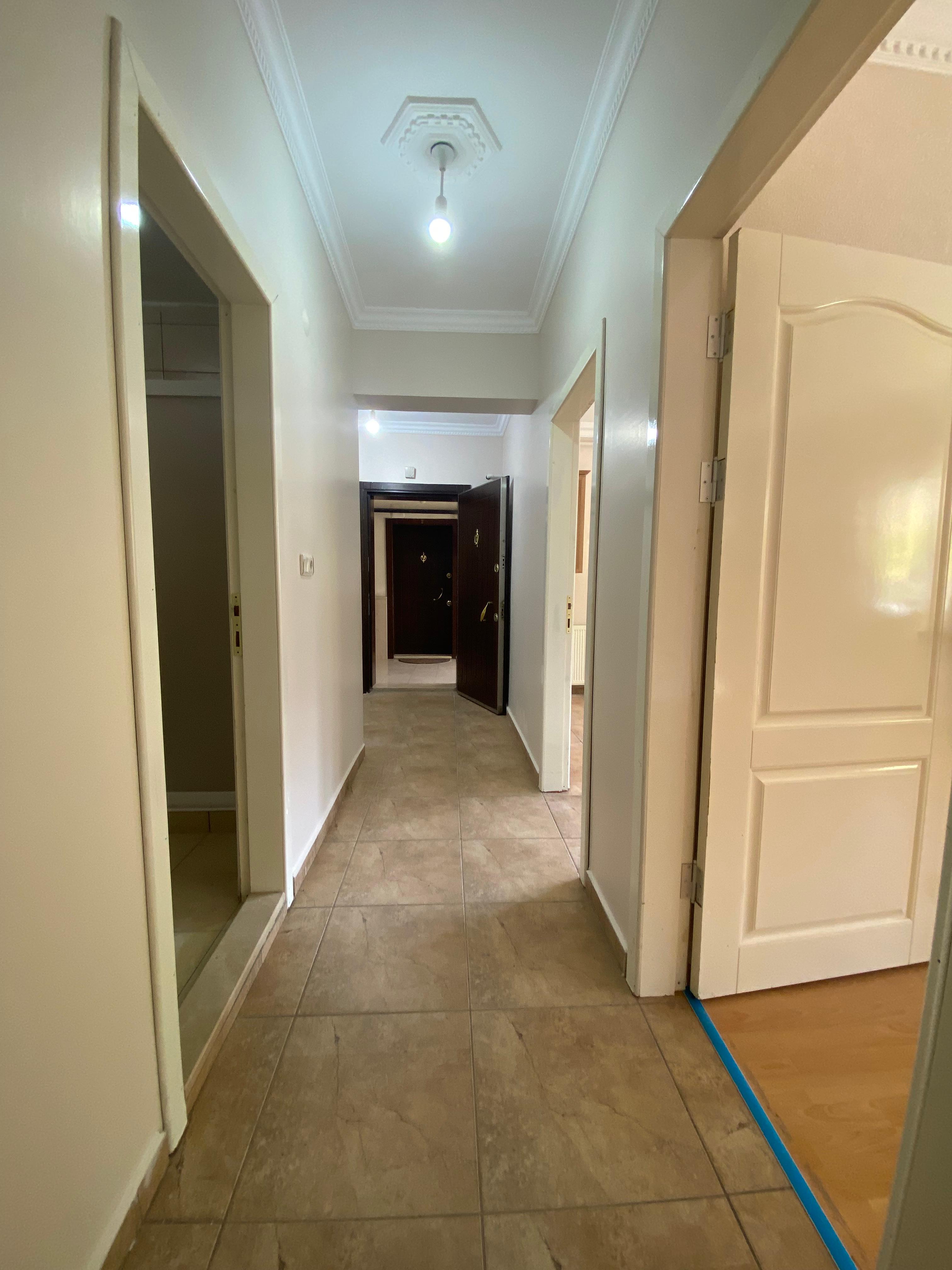 BAHÇELERİÇİ'NDE MERKEZİ KONUMDA 95M2 MUTFAK AYRI 2 BALKONLU 2+0