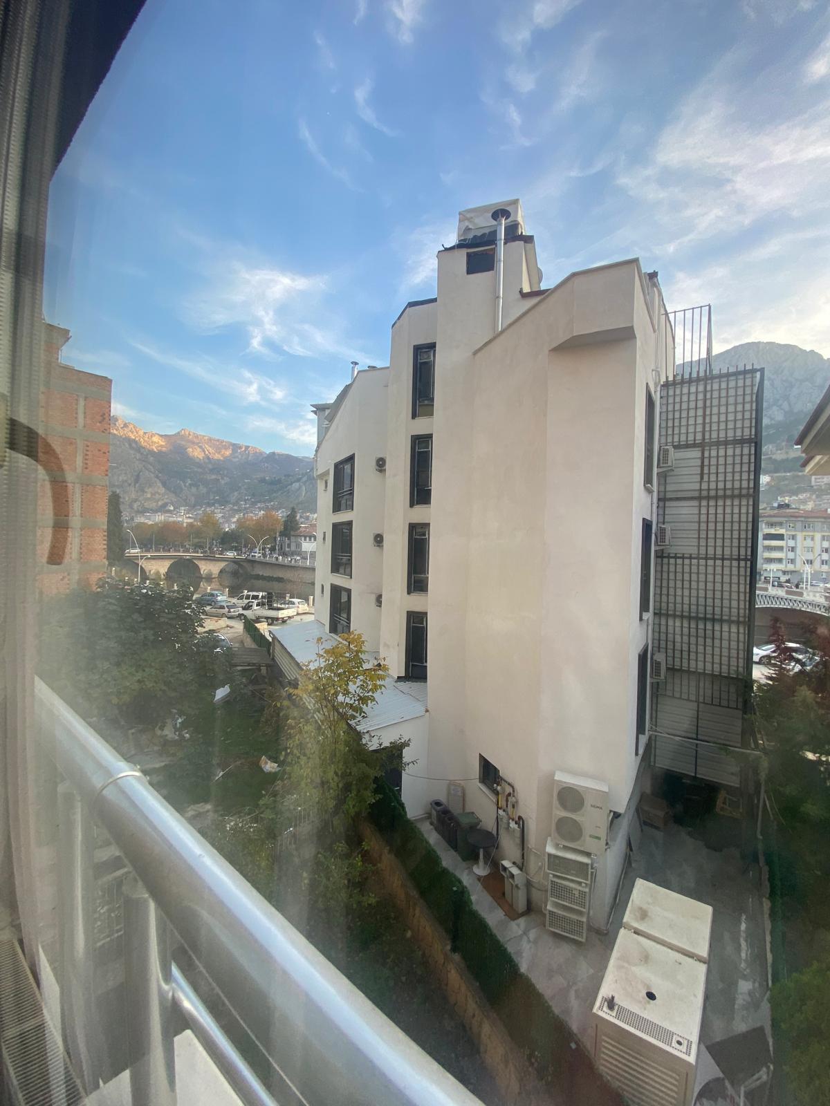 İSTASYON CADDESİ MERKEZİ KONUMDA ASANSÖRLÜ SATILIK 3+1