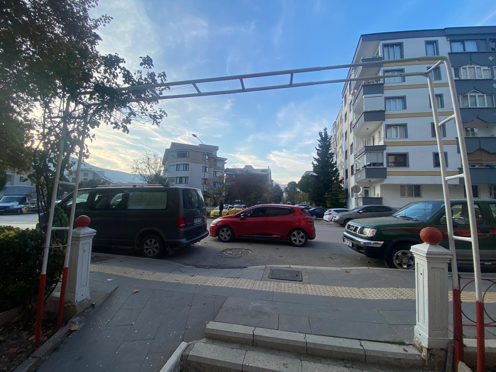 İSTASYON CADDESİ MERKEZİ KONUMDA ASANSÖRLÜ SATILIK 3+1